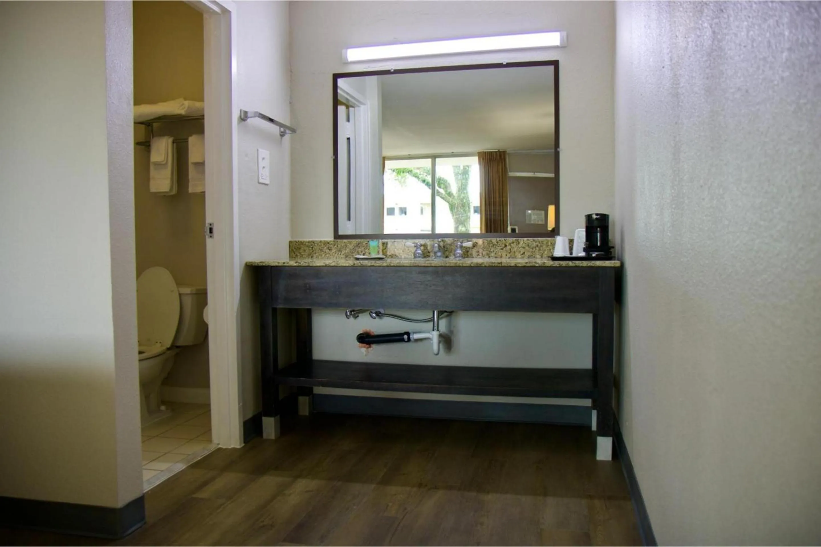 Bathroom in Heritage Inn & Suites by Capital O Baton Rouge I 10