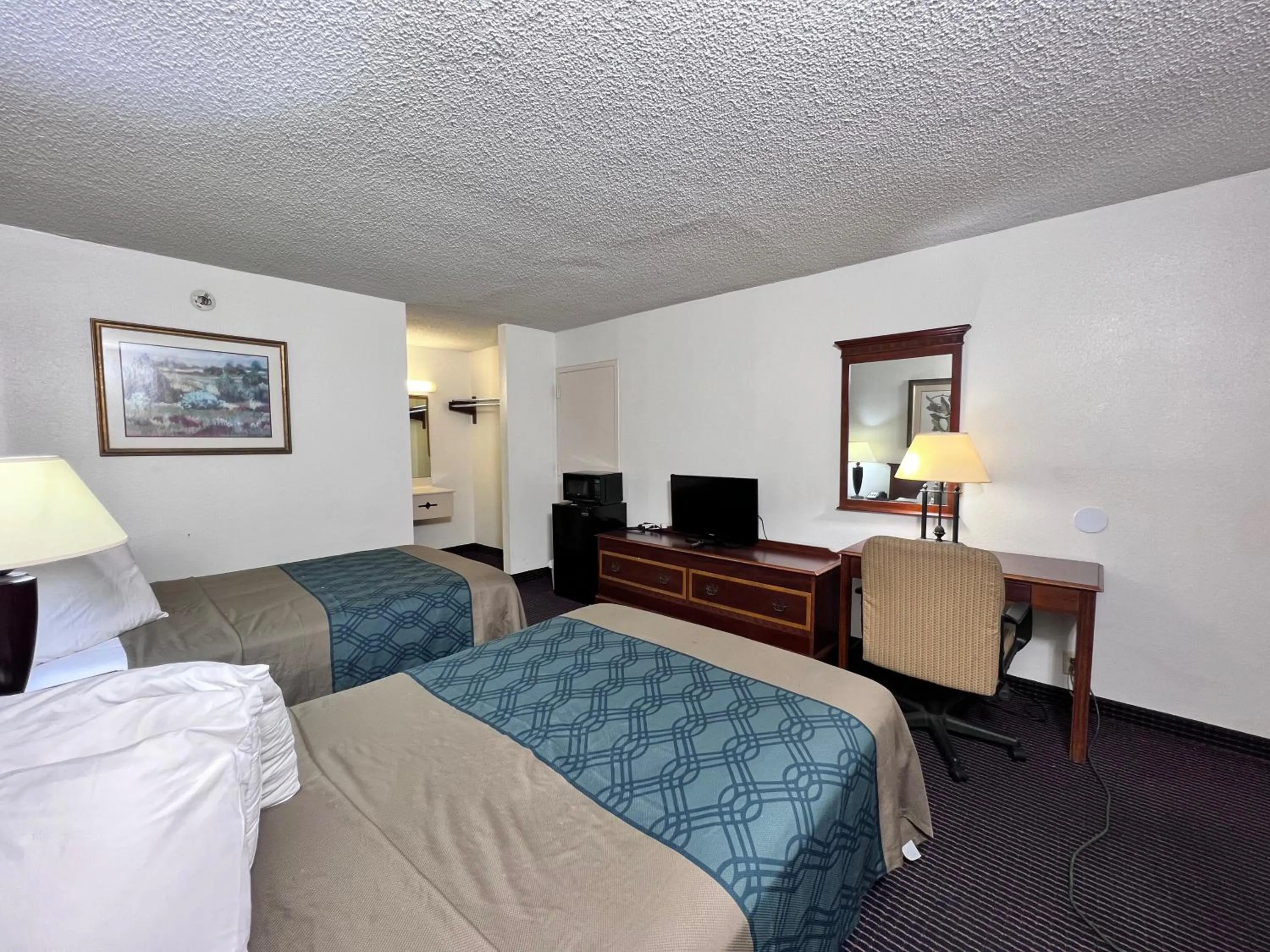 Bedroom, Bed in Heritage Inn & Suites by Capital O Baton Rouge I 10