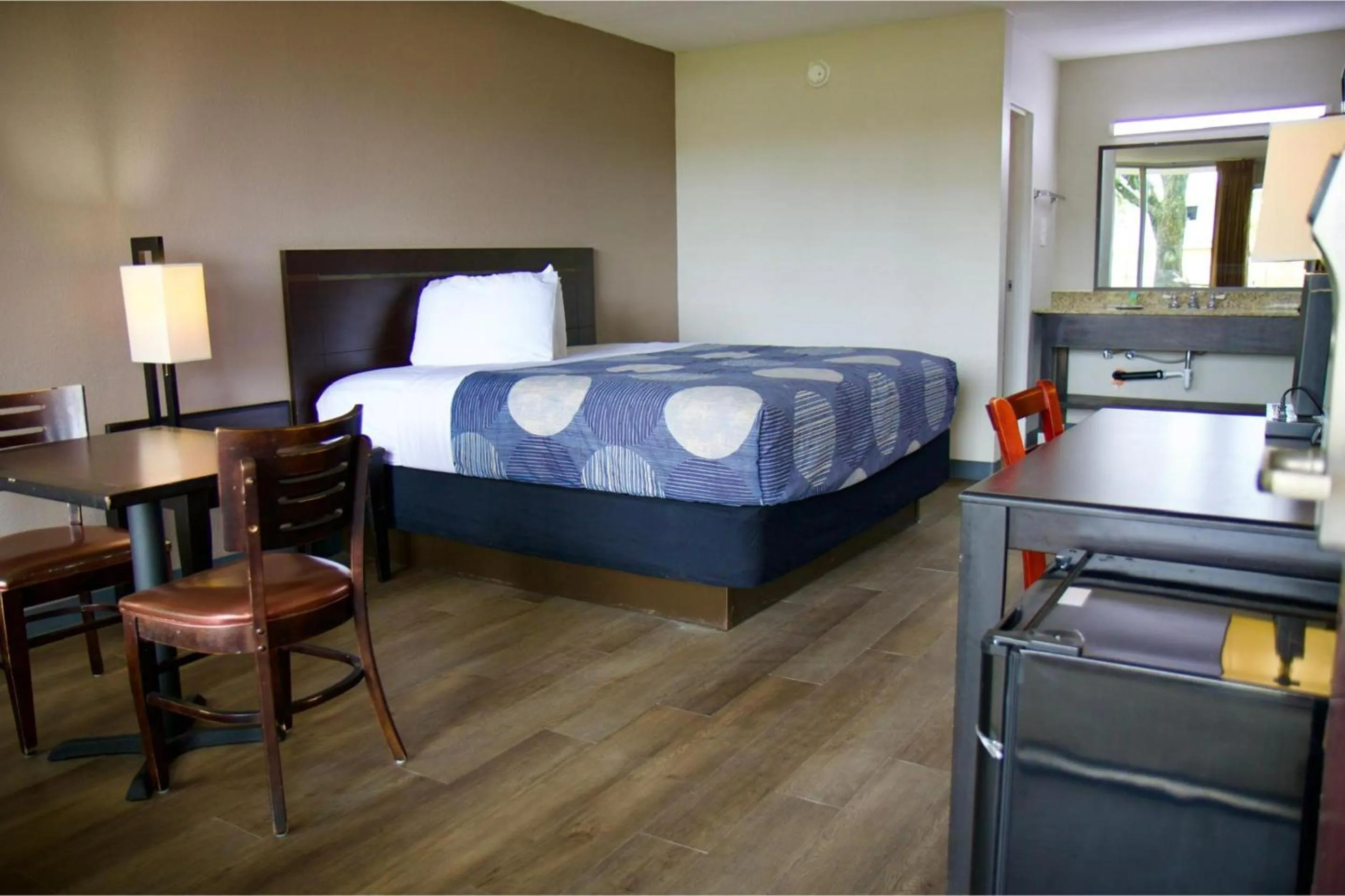 Bedroom, Bed in Heritage Inn & Suites by Capital O Baton Rouge I 10