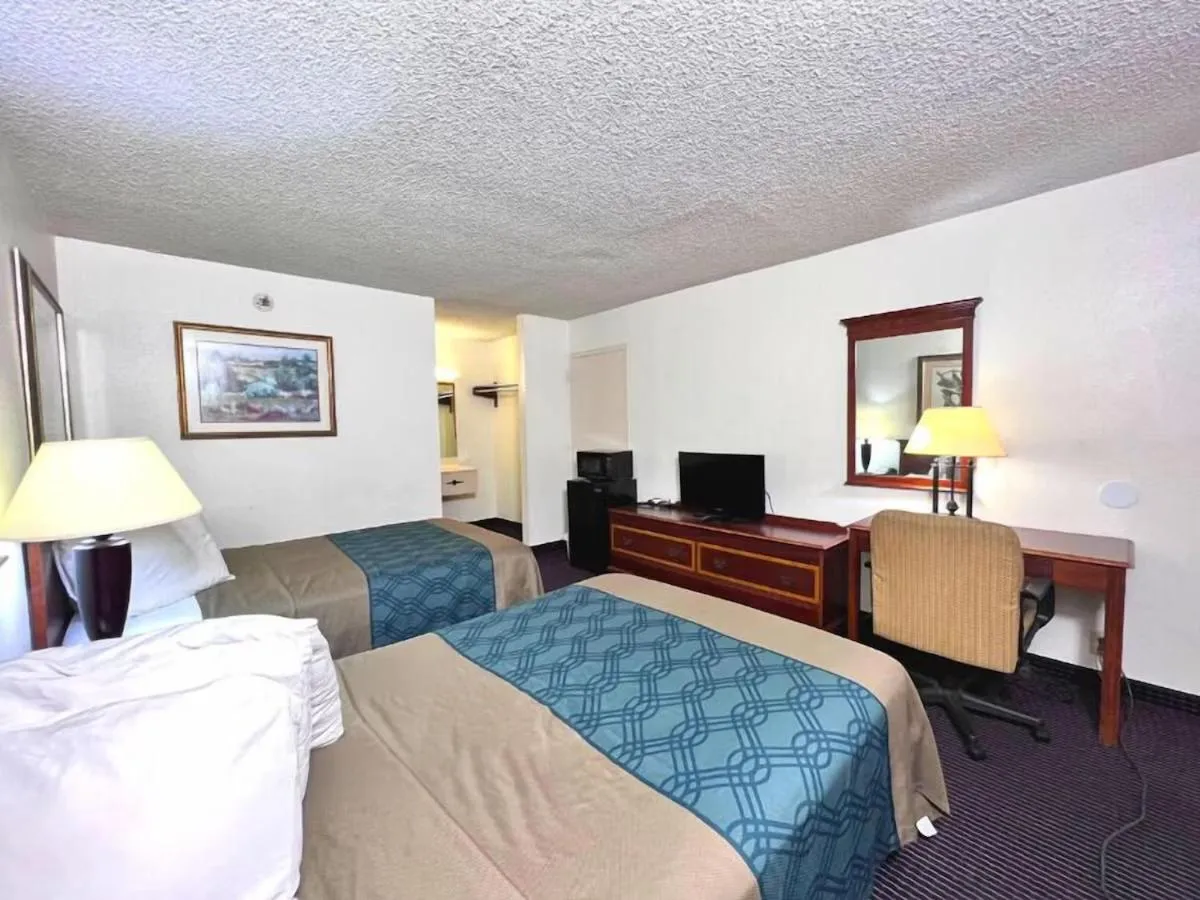 Bed in Heritage Inn & Suites by Capital O Baton Rouge I 10