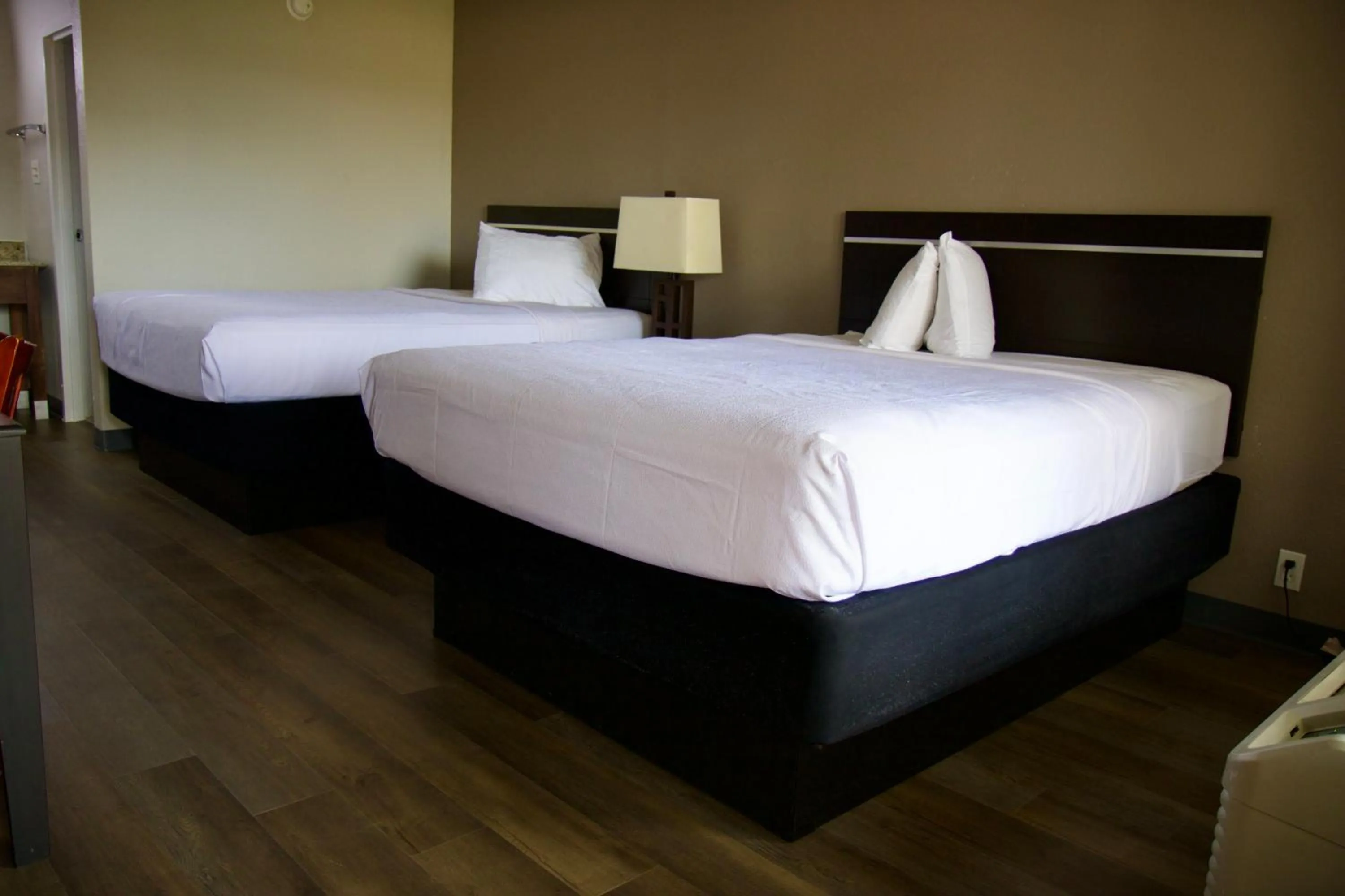 Bed in Heritage Inn and Suites