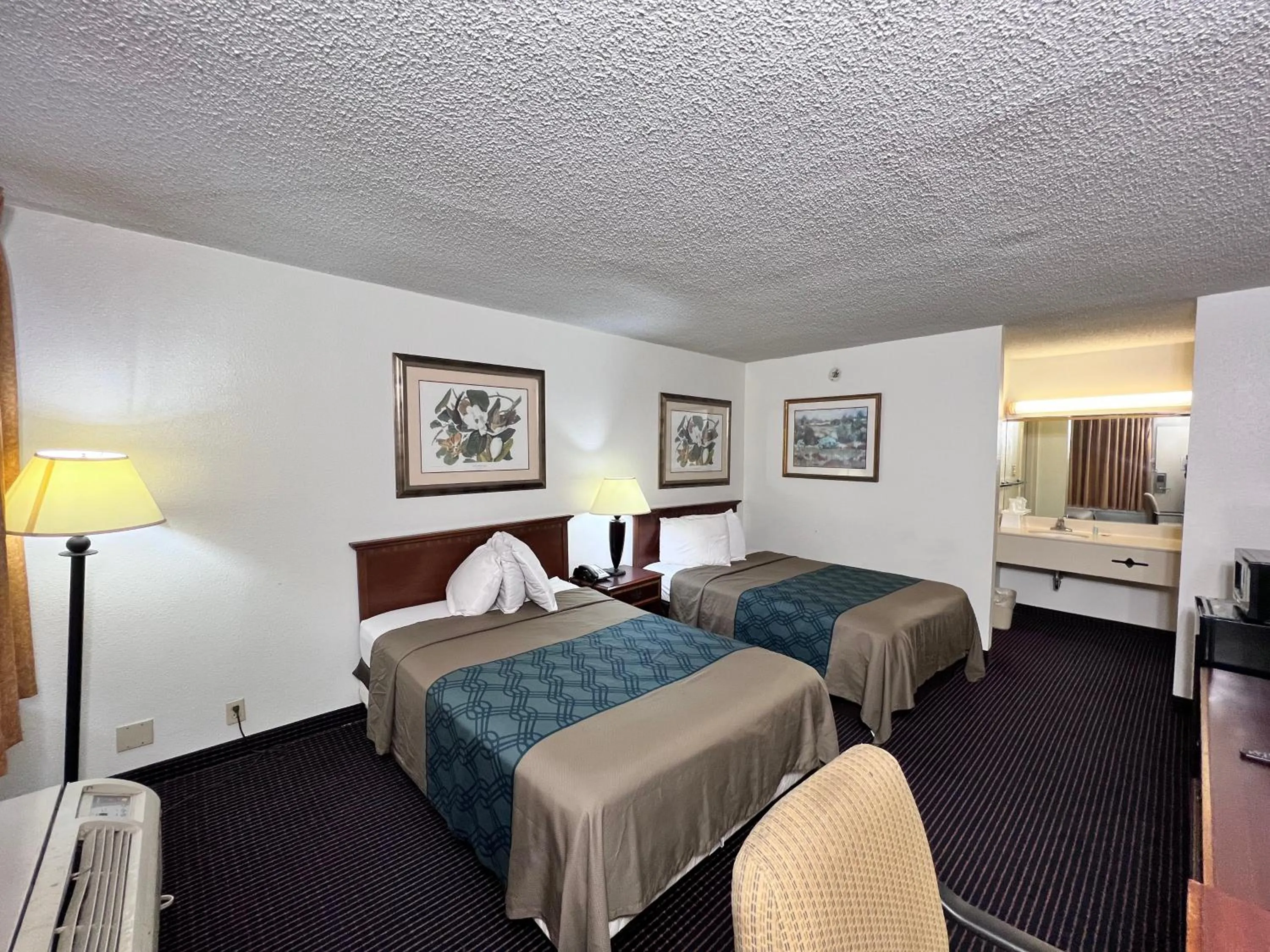Bedroom, Bed in Heritage Inn & Suites by Capital O Baton Rouge I 10