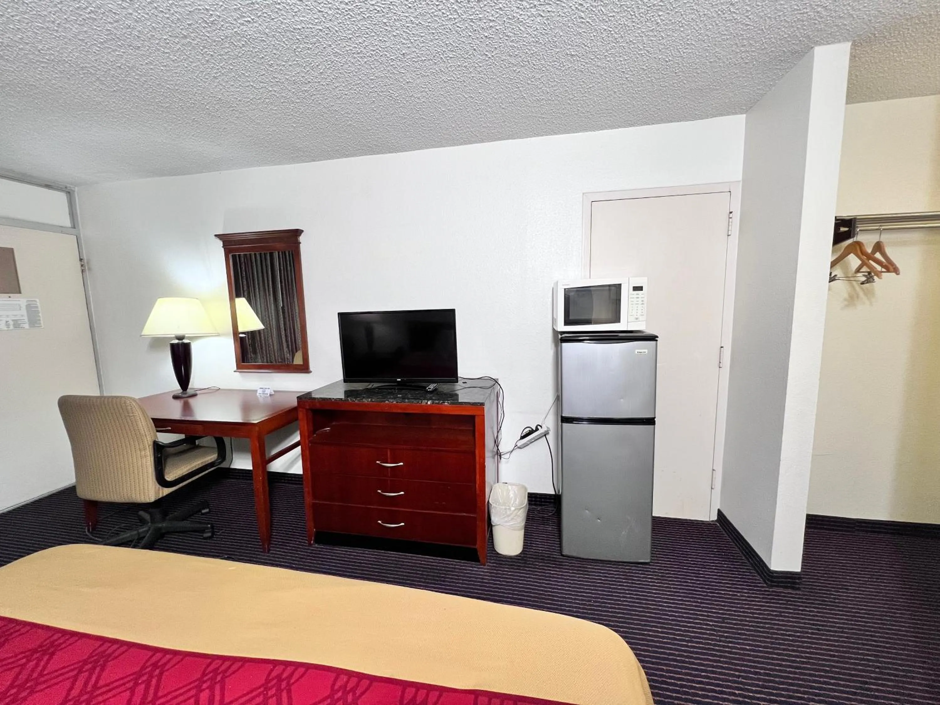 Bedroom, Bed in Heritage Inn & Suites by Capital O Baton Rouge I 10