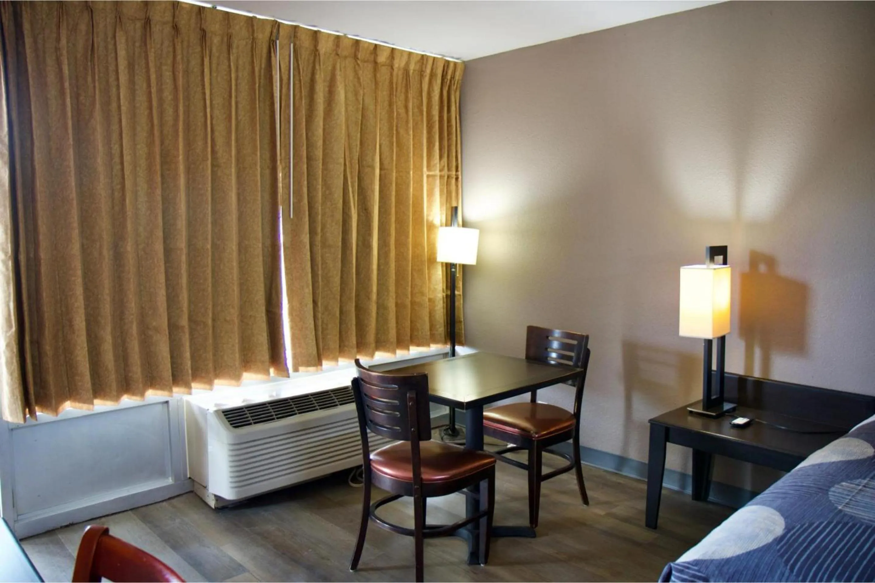 Bedroom, Bed in Heritage Inn & Suites by Capital O Baton Rouge I 10