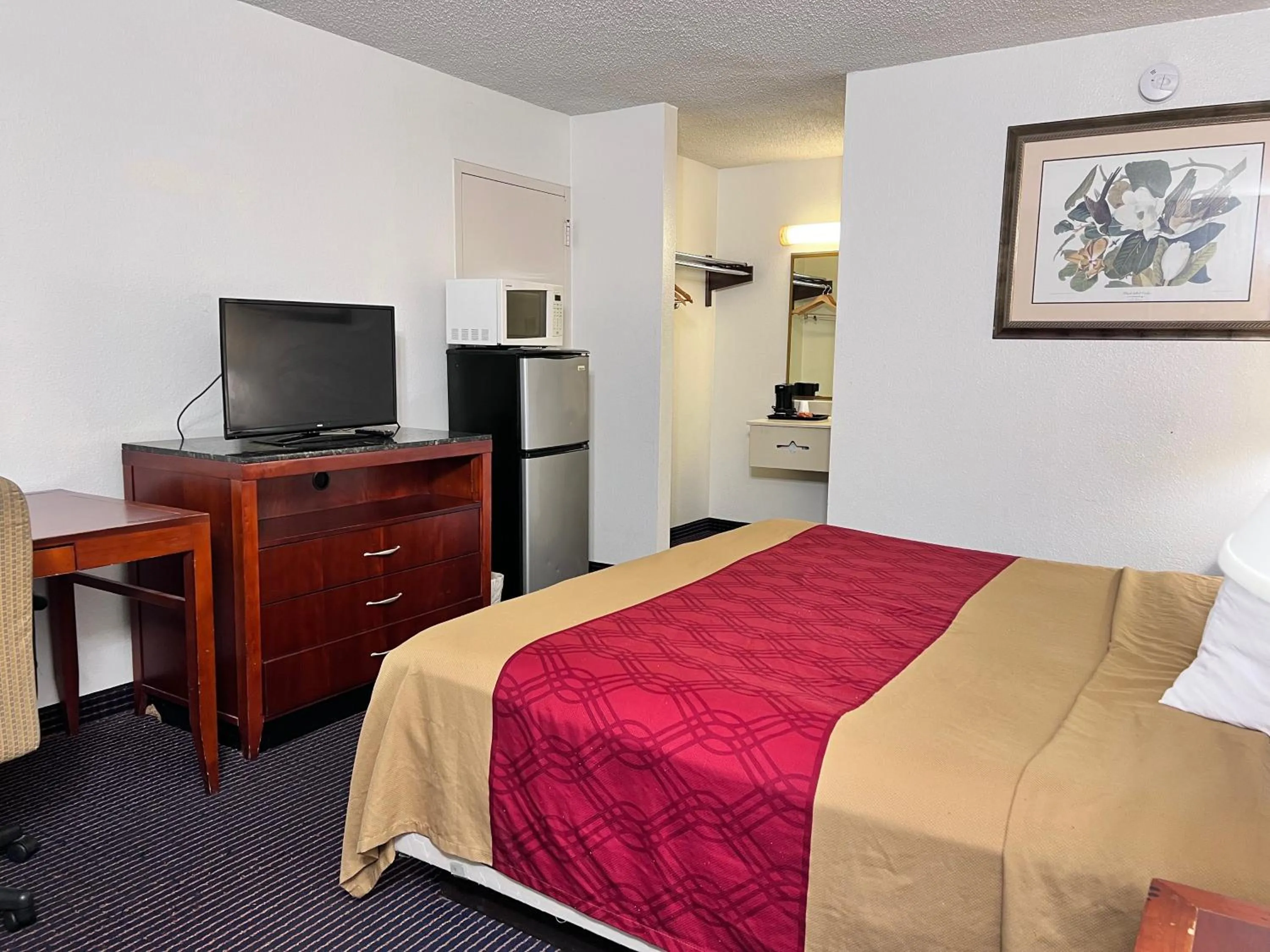 Bedroom, Bed in Heritage Inn & Suites by Capital O Baton Rouge I 10