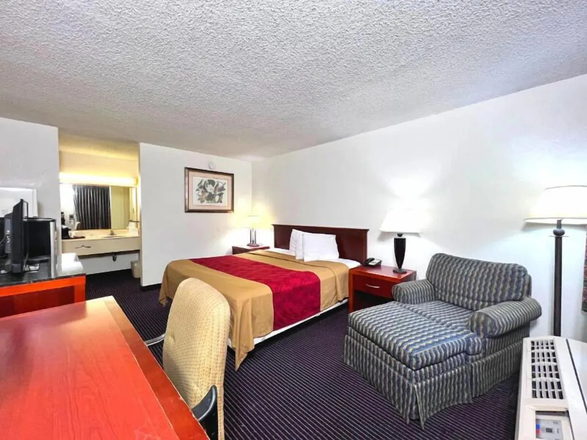 Bed in Heritage Inn & Suites by Capital O Baton Rouge I 10