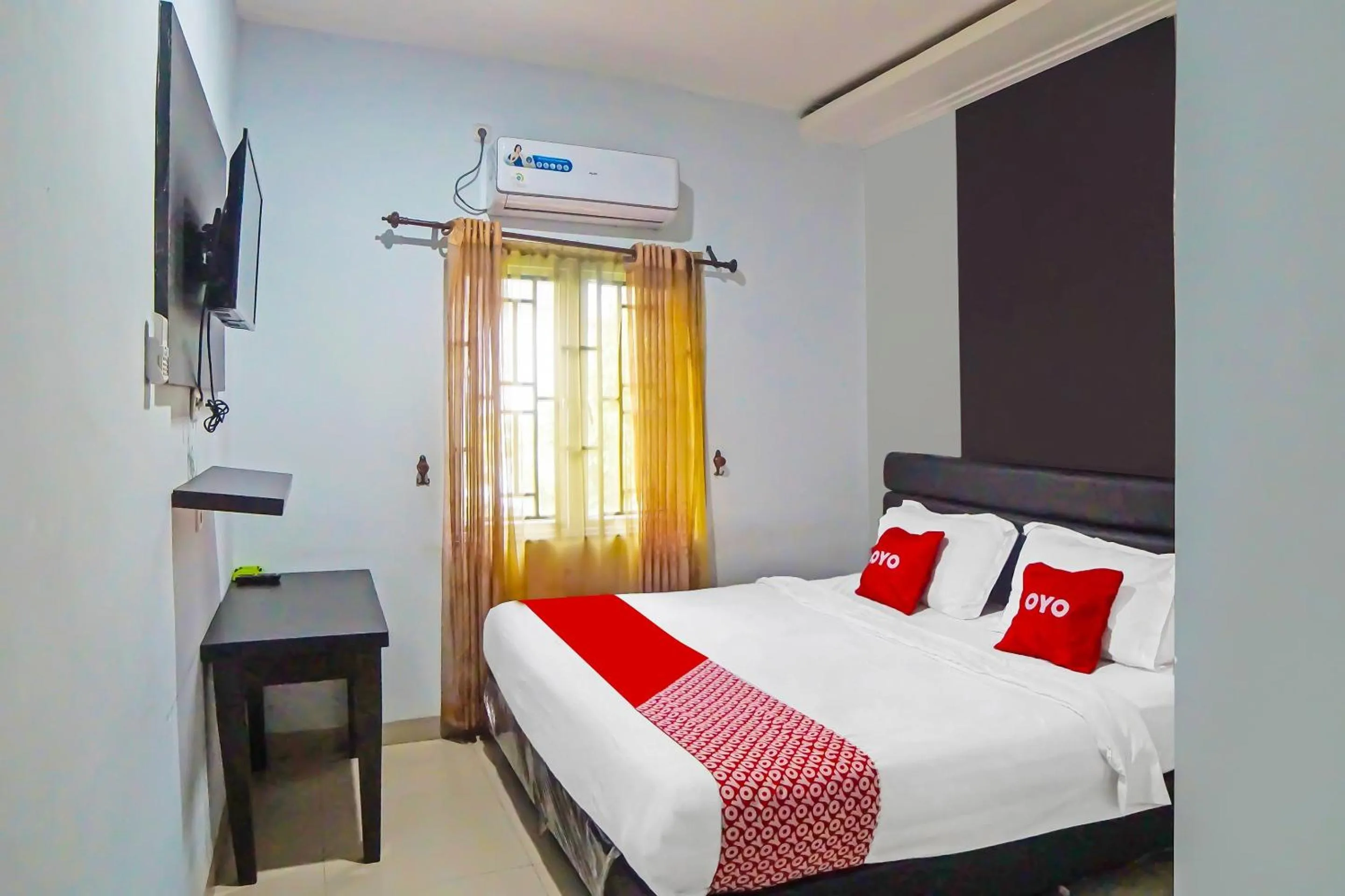 Bedroom, Bed in Hotel O Abadi Hotel