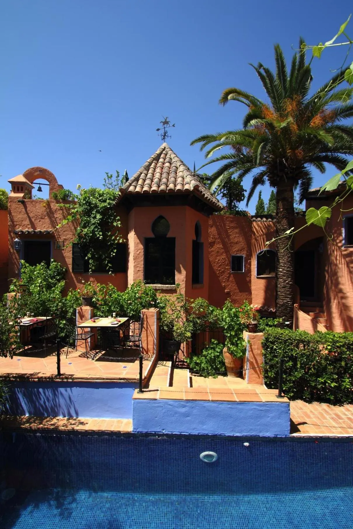 Swimming pool in Hotel Amanhavis