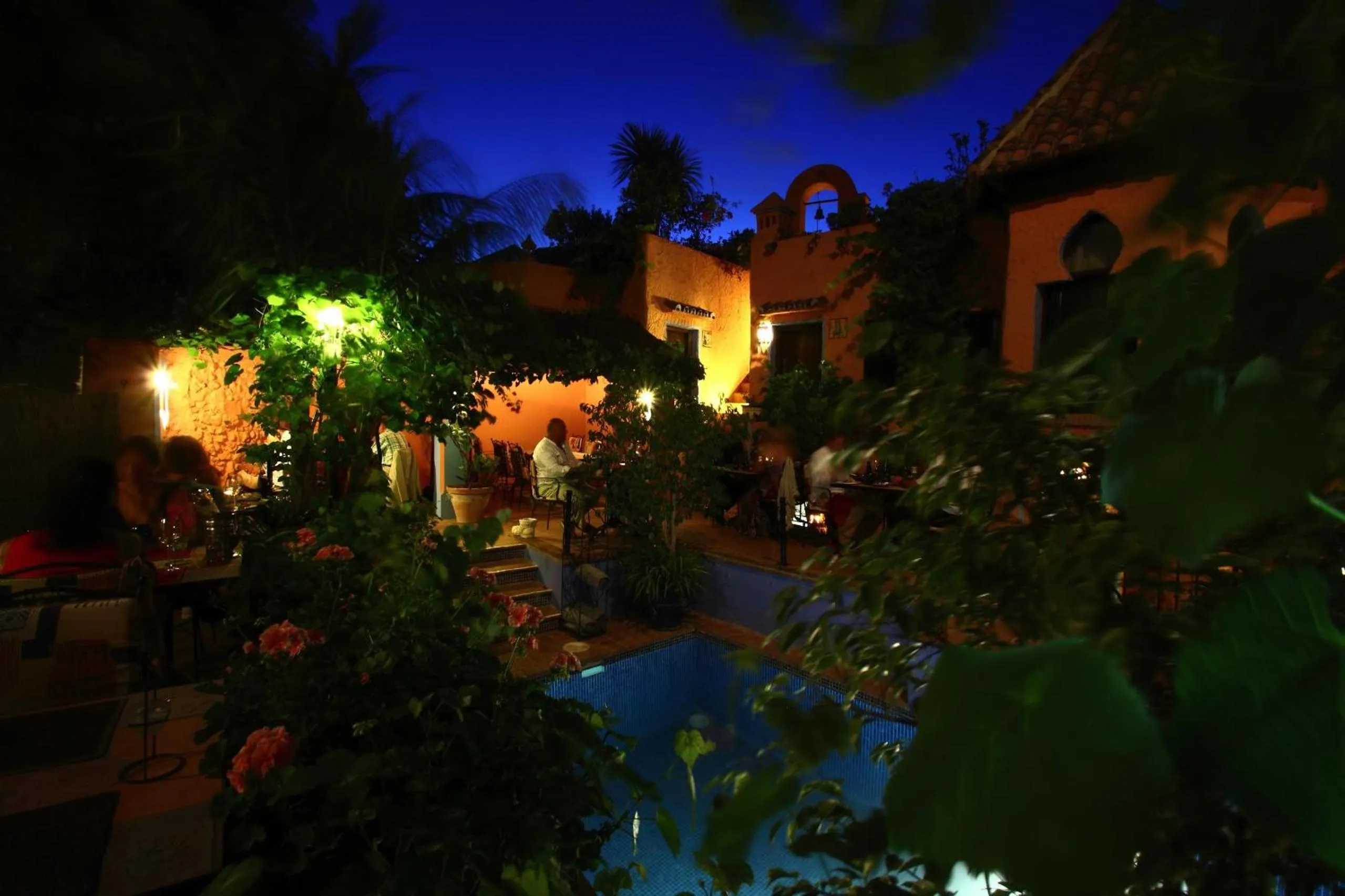 People in Hotel Amanhavis