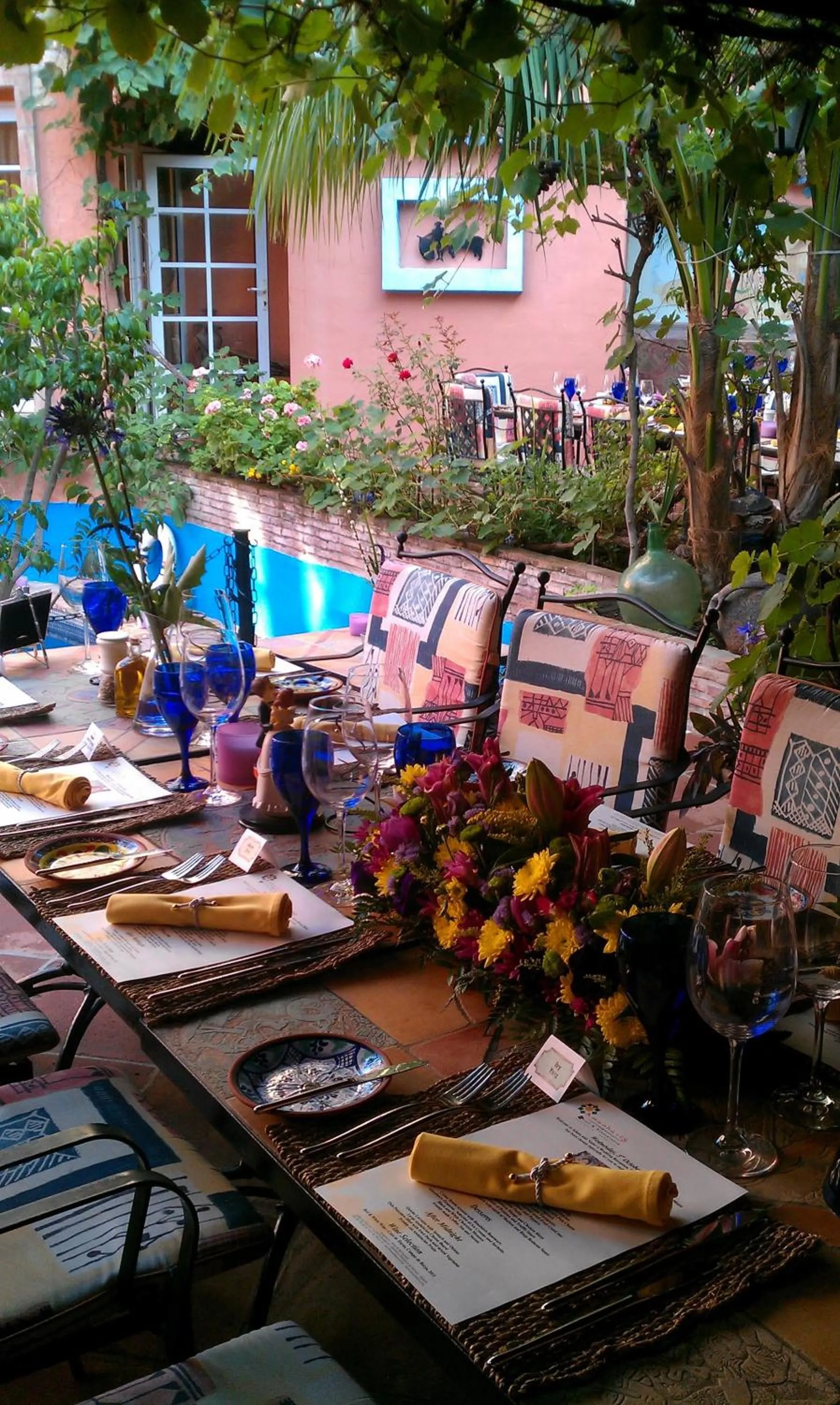 Restaurant/places to eat in Hotel Amanhavis