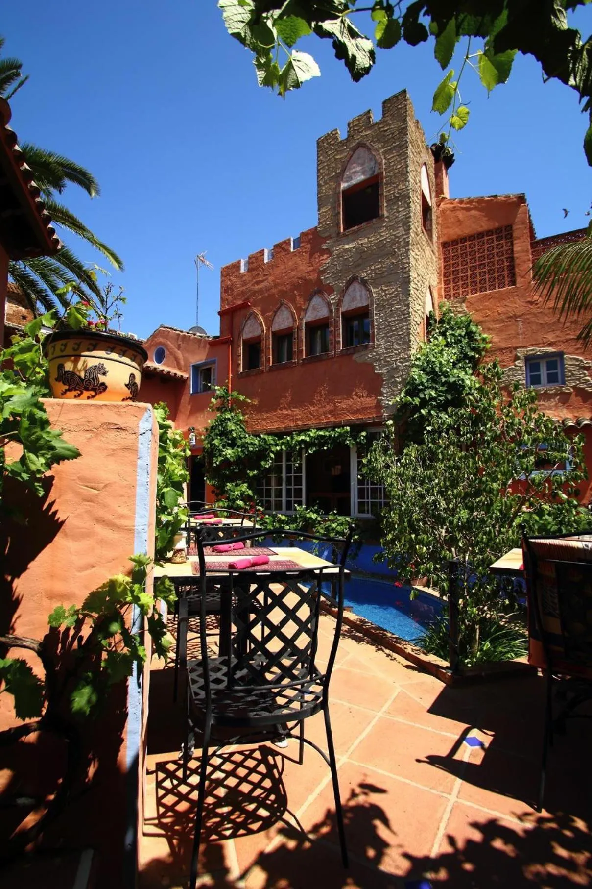 Swimming pool in Hotel Amanhavis