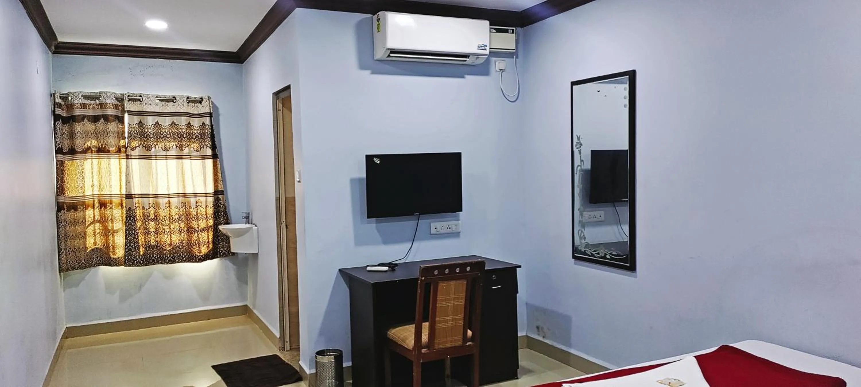 TV and multimedia in Hotel Keerthi