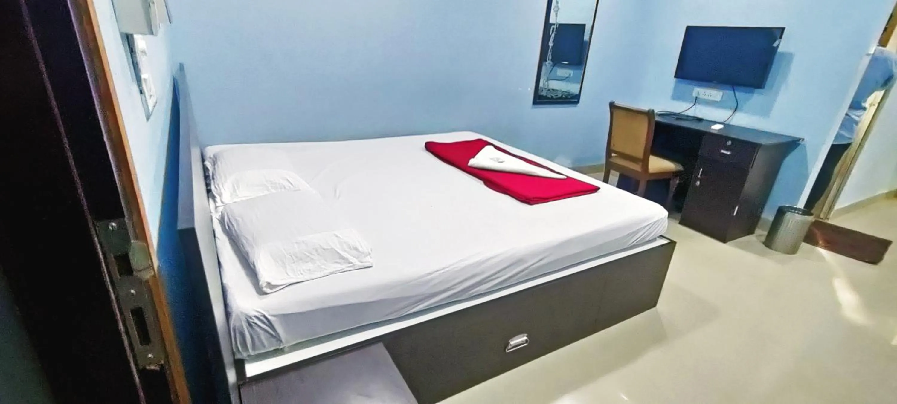 Bedroom in Hotel Keerthi