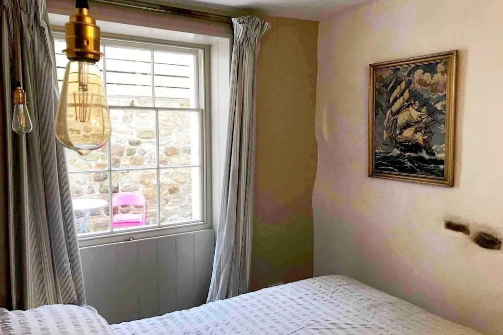 Bed in Beachfront apartment with wood burner & courtyard