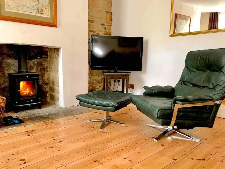 Beachfront apartment with wood burner & courtyard