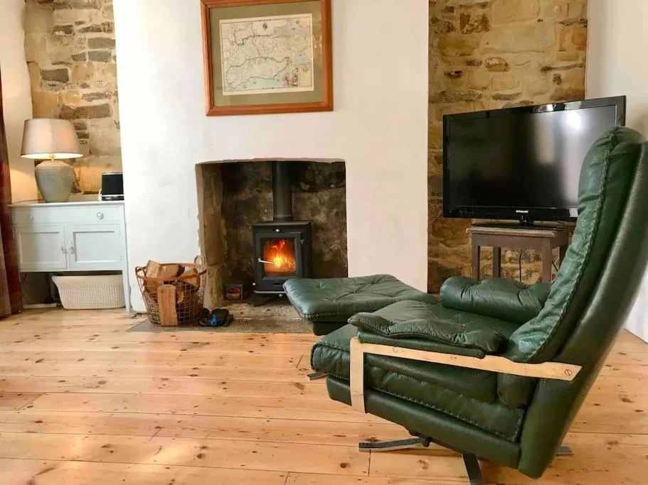 Beachfront apartment with wood burner & courtyard