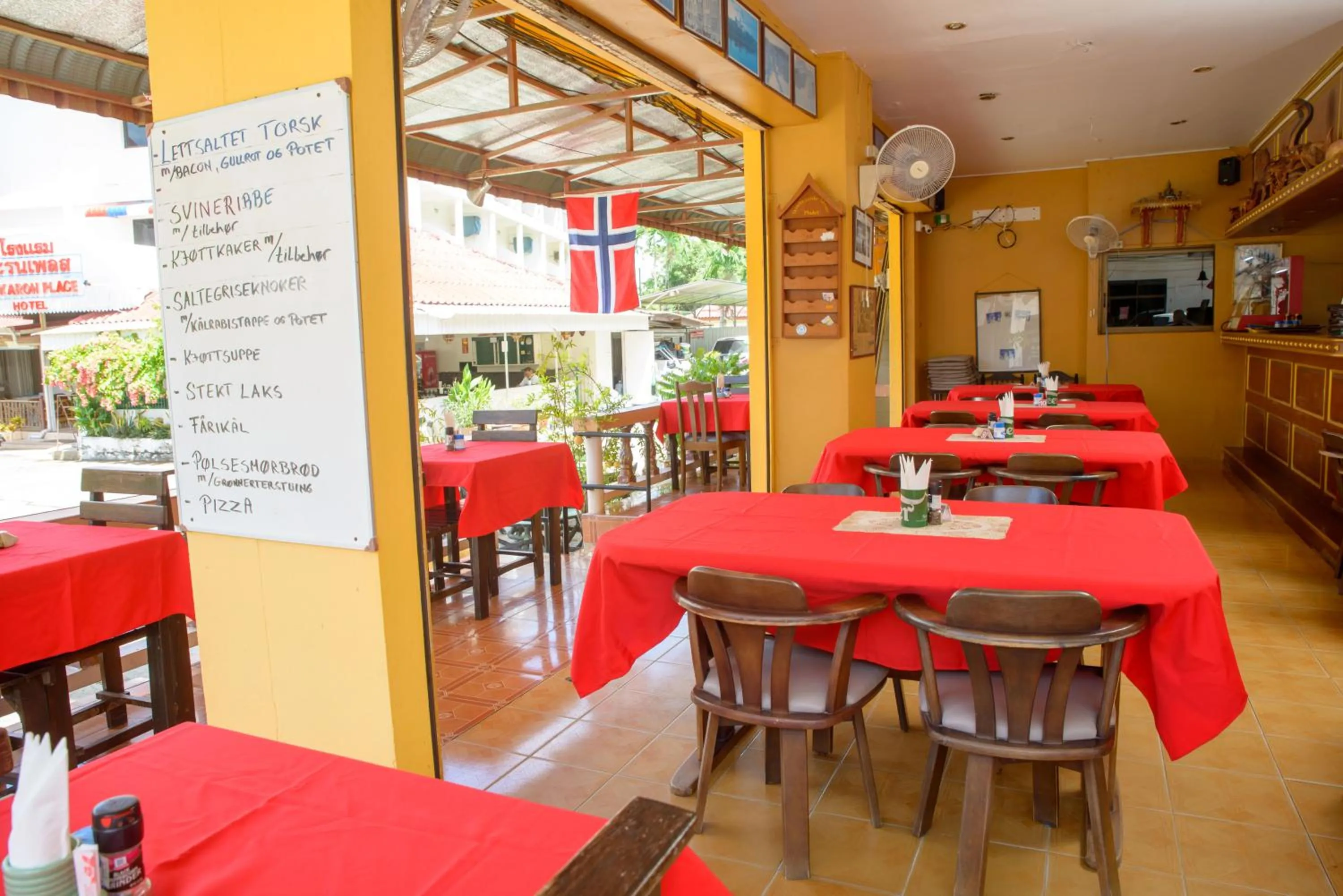 Restaurant/places to eat in 2 Vikings Guesthouse