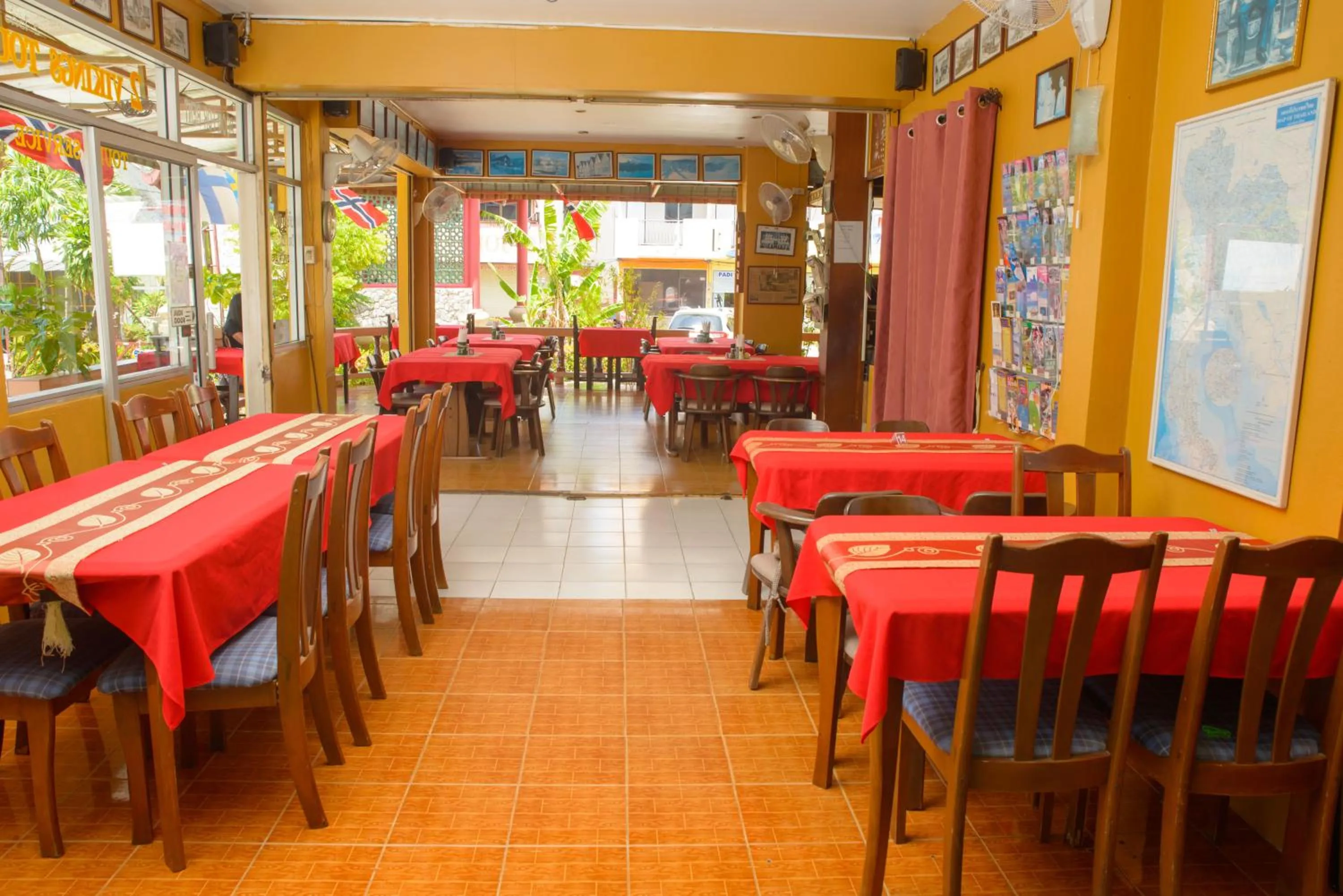 Restaurant/places to eat in 2 Vikings Guesthouse