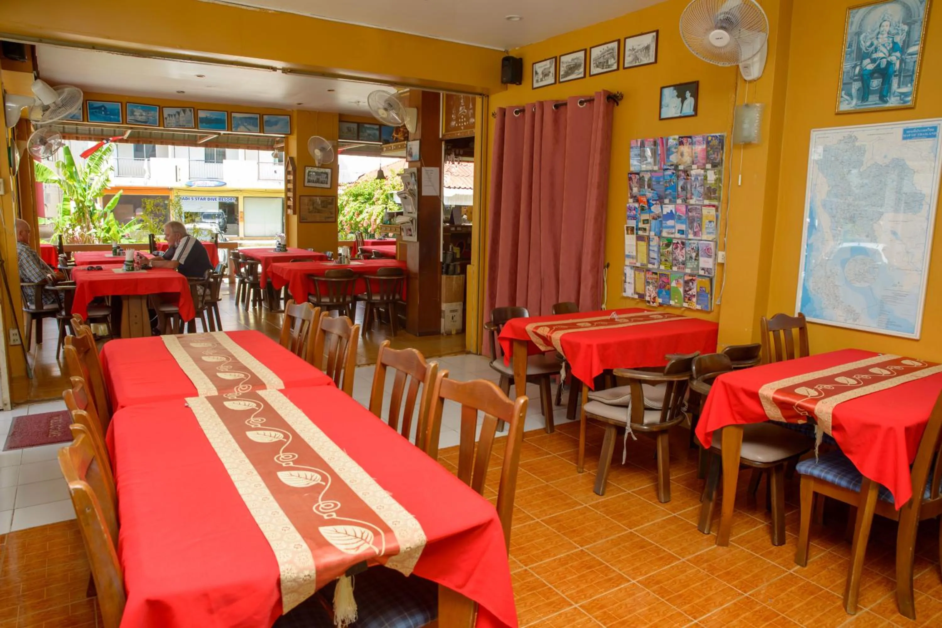 Restaurant/places to eat in 2 Vikings Guesthouse