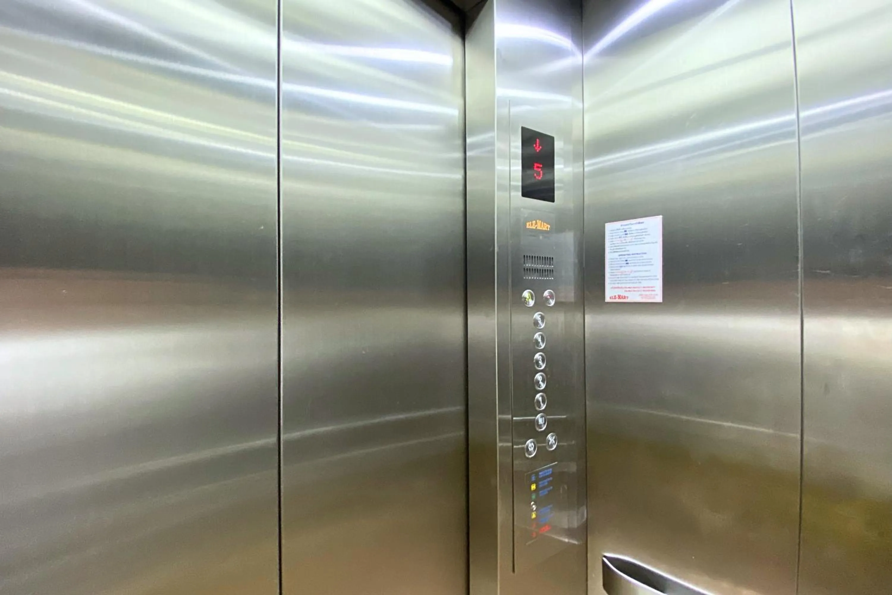 elevator in Grand Sansook Omnoi