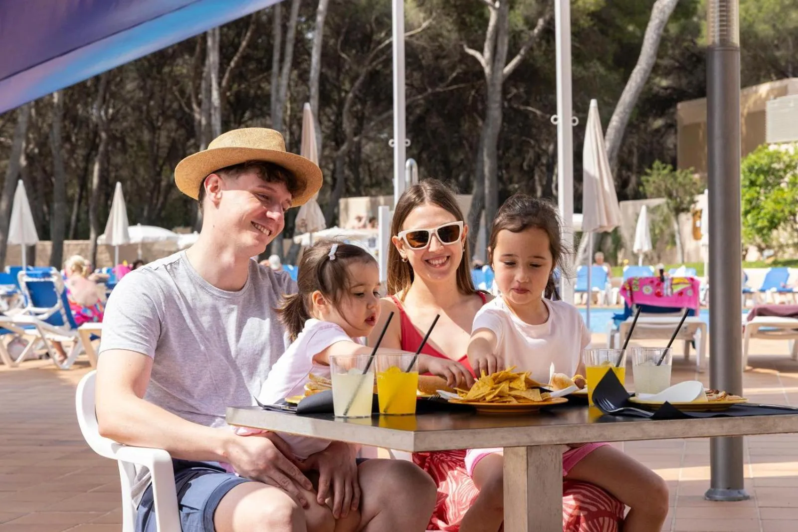 People in Invisa Ereso All Inclusive