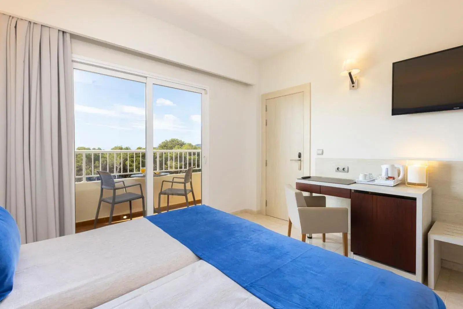 Photo of the whole room, Bed in Invisa Ereso All Inclusive Photo of the whole room, Bed in Invisa Ereso All Inclusive