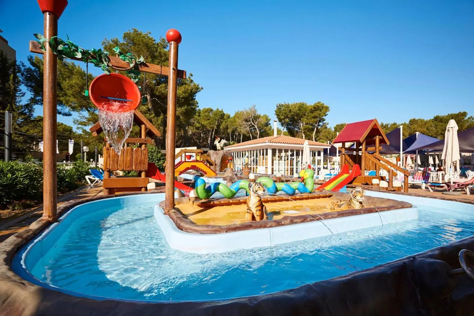 Swimming pool in Invisa Ereso All Inclusive