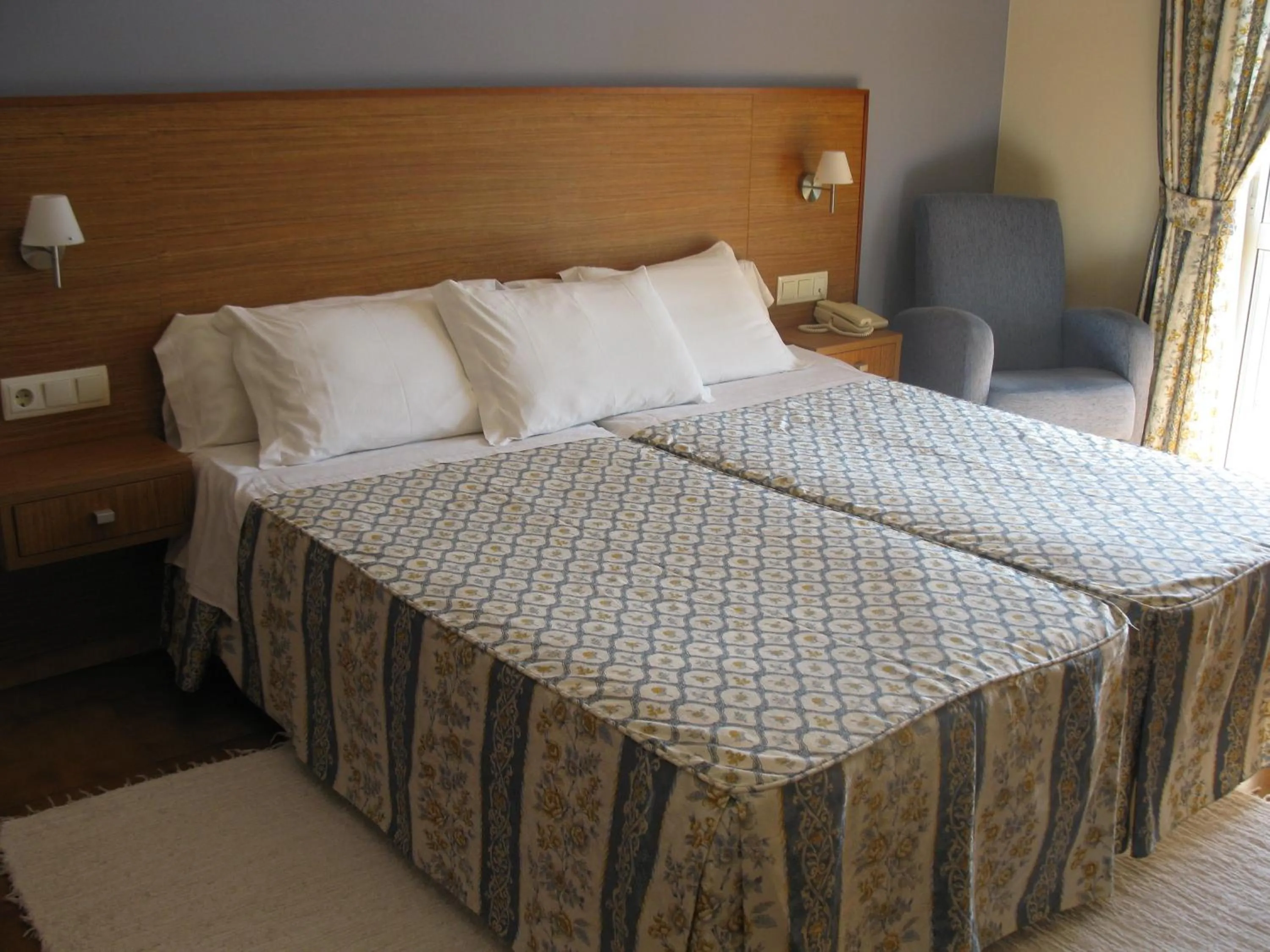 Photo of the whole room, Bed in Hotel Troncoso