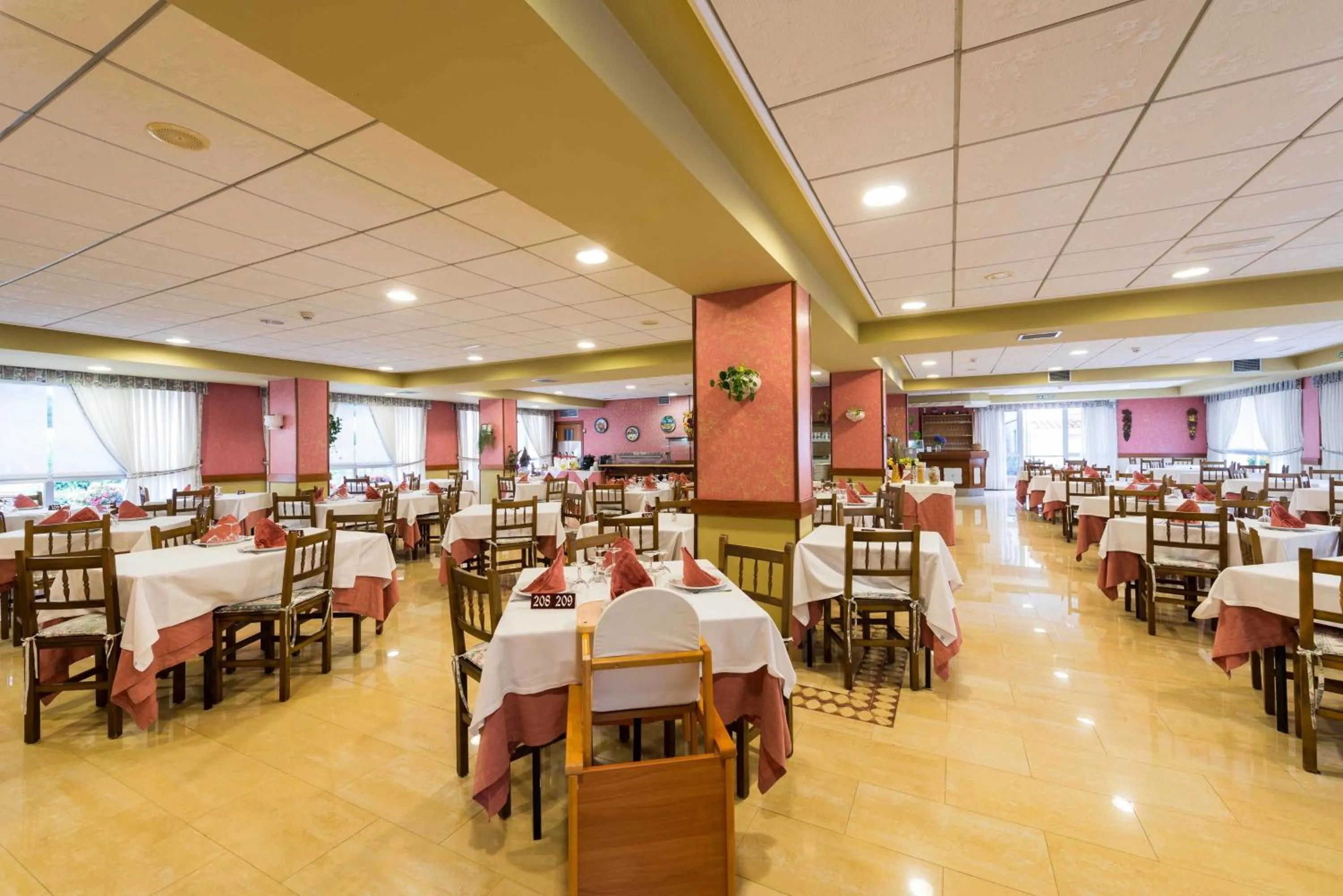 Restaurant/places to eat in Hotel Troncoso