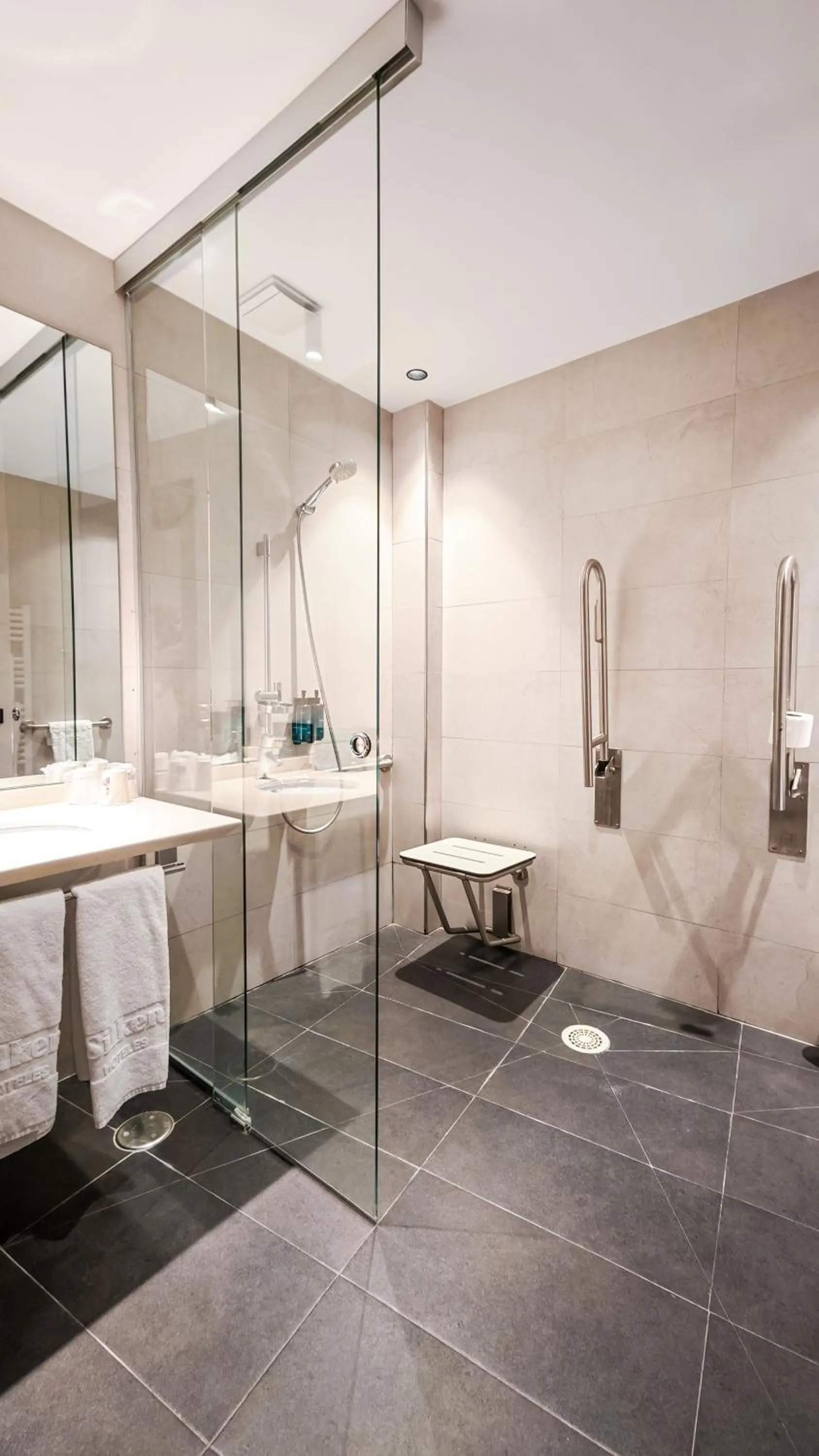 Bathroom in Silken Ciudad Gijón