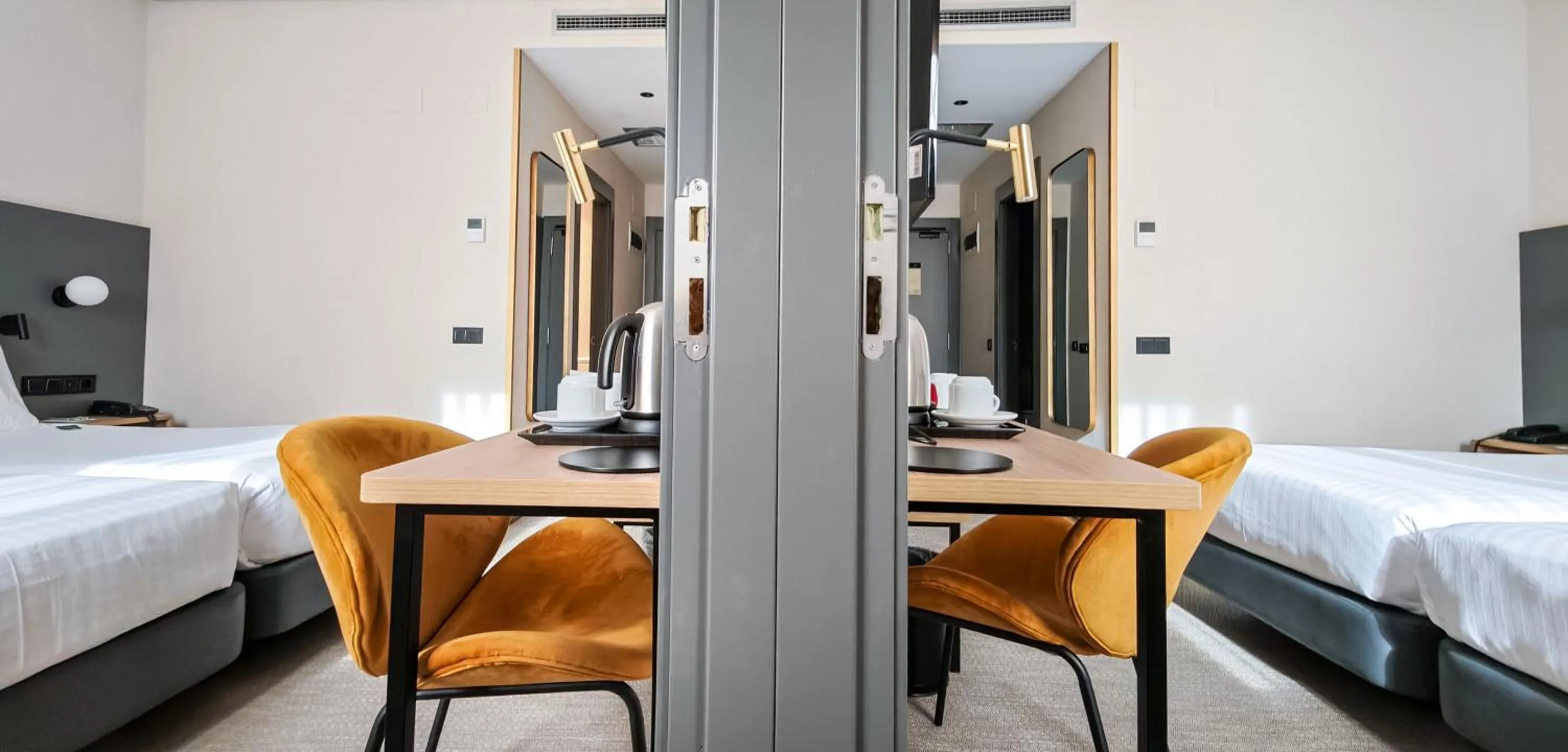 Photo of the whole room, Bed in Silken Ciudad Gijón