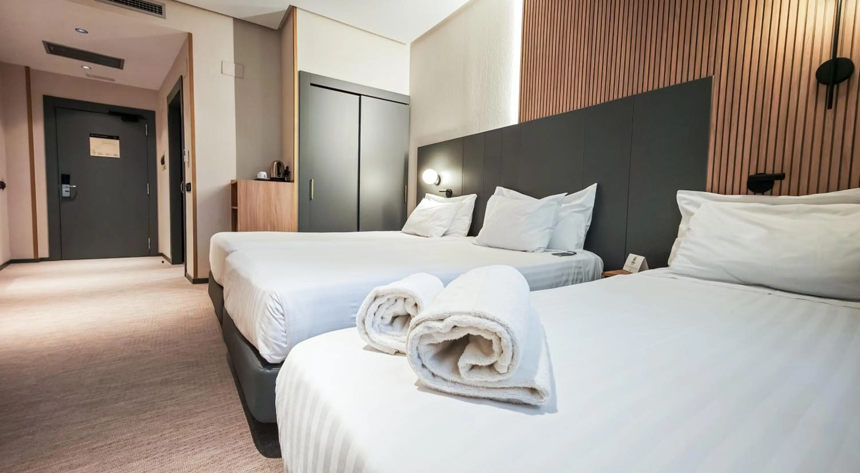 Photo of the whole room, Bed in Silken Ciudad Gijón