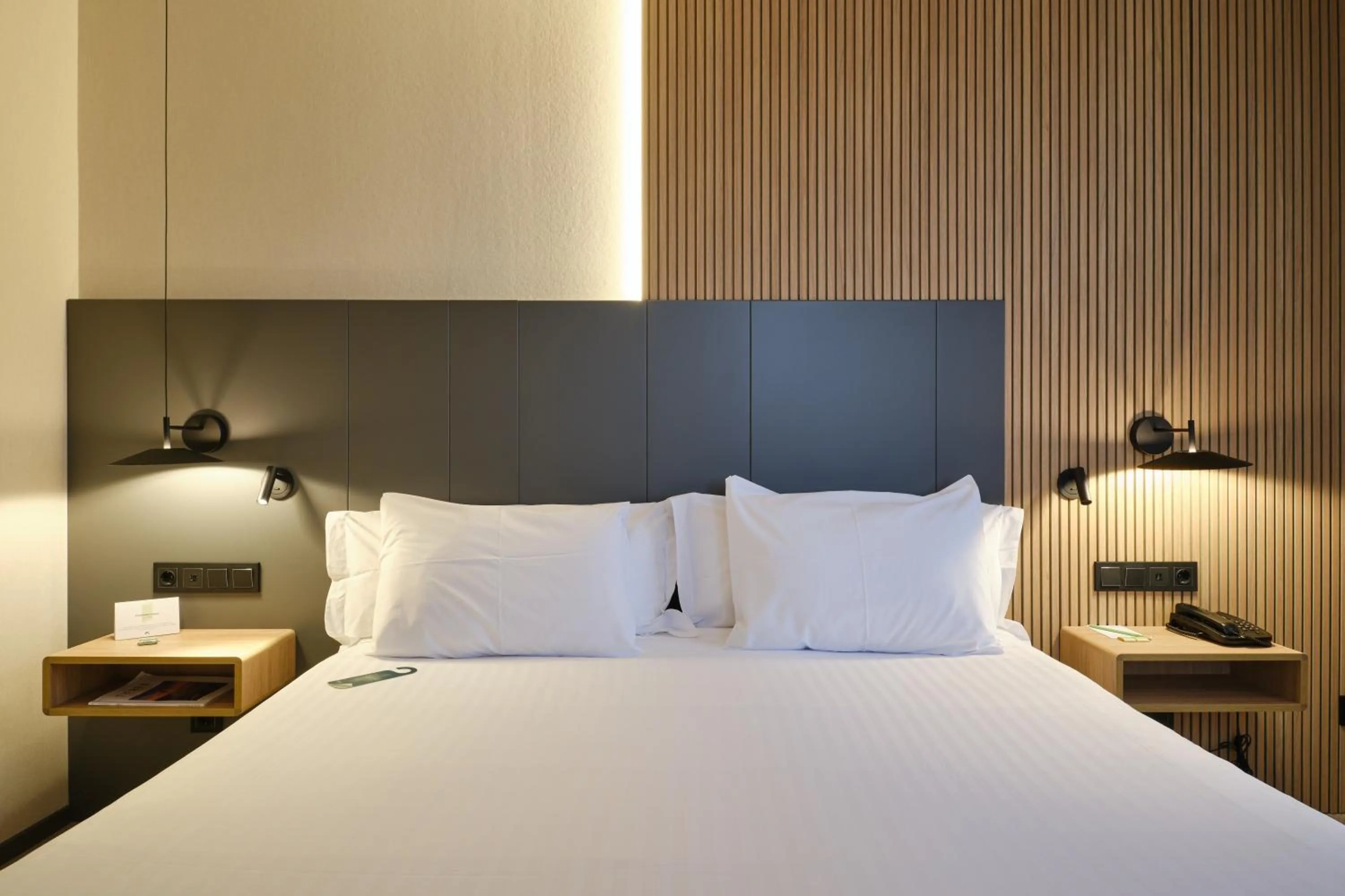 Photo of the whole room, Bed in Silken Ciudad Gijón