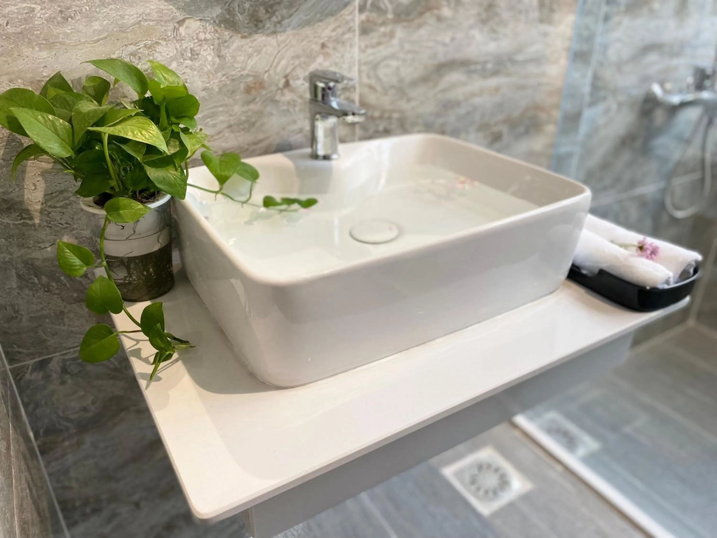 Bathroom in Elpis Hotel Phu Quoc