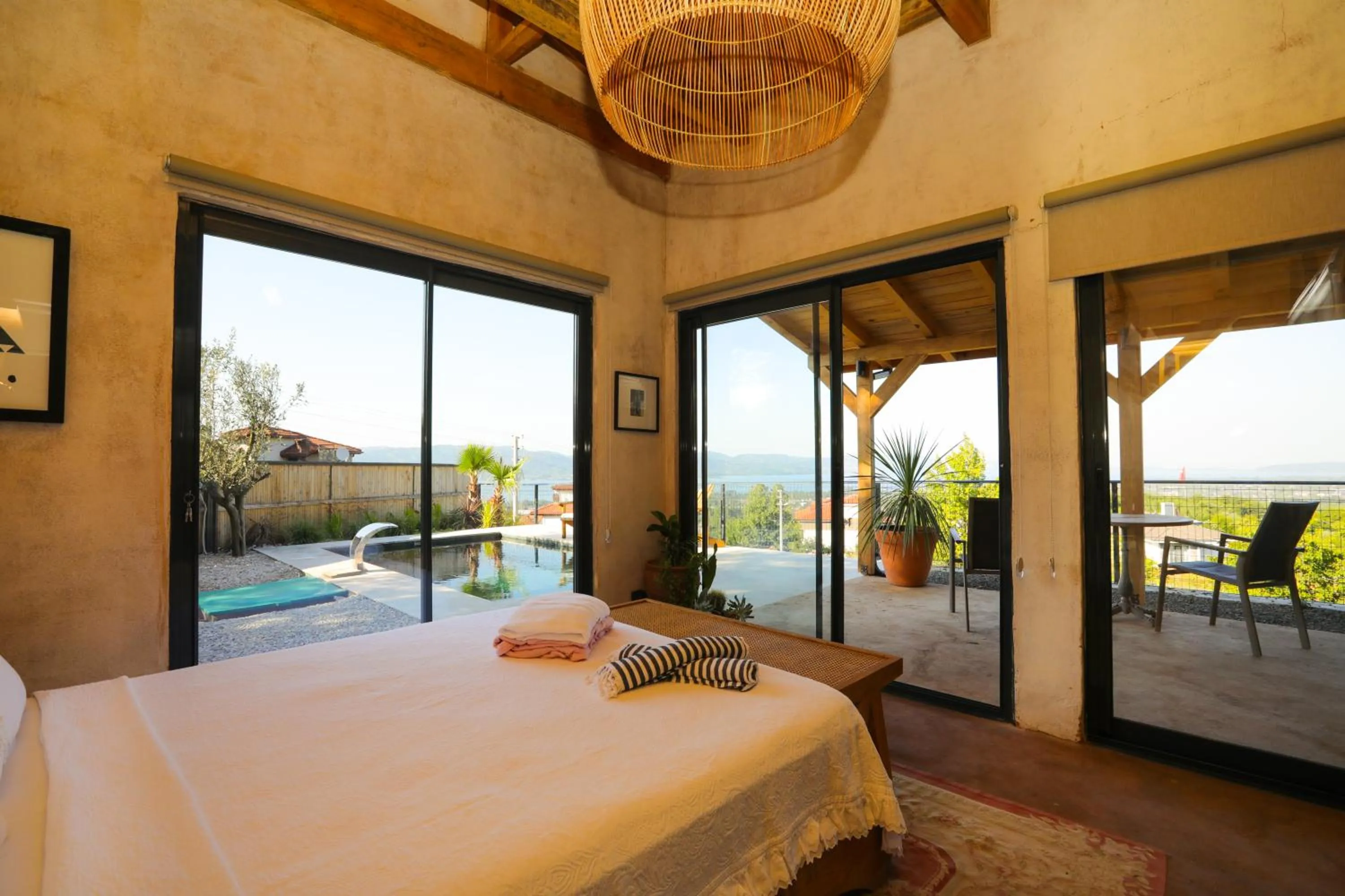 View (from property/room), Bed in New Balturk Villas Sapanca