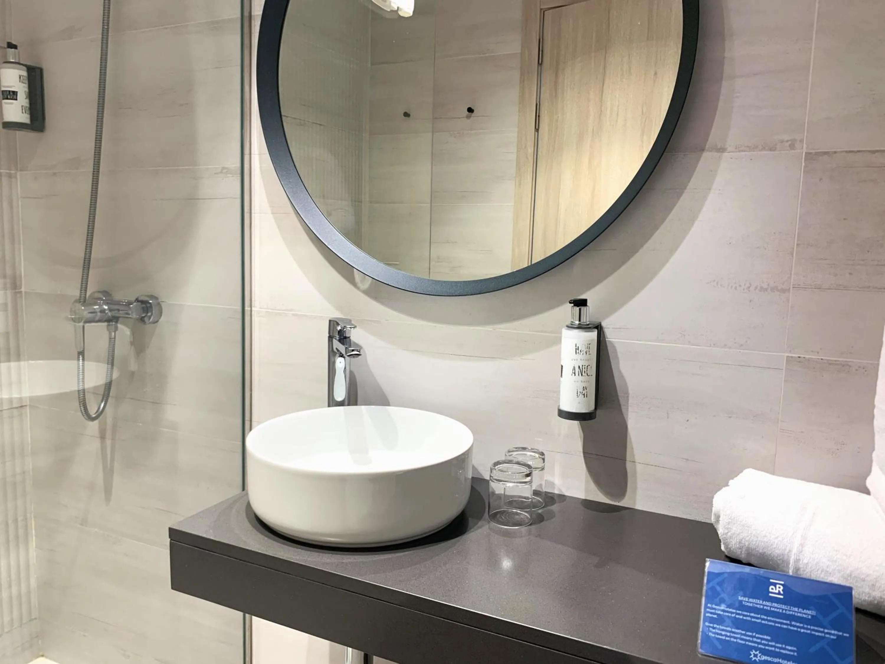 Bathroom in Hotel Pombal Rooms