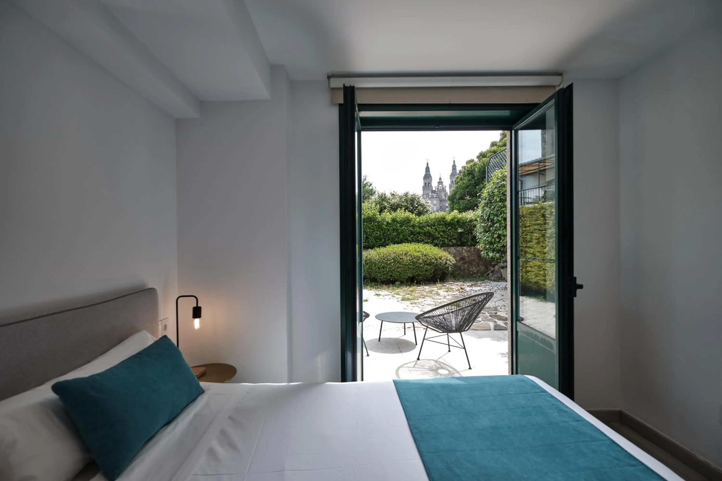 Garden, Bed in Hotel Pombal Rooms