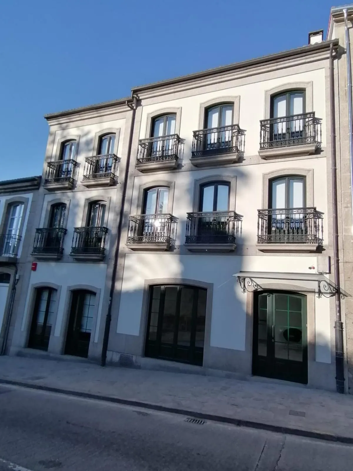 Property building in Hotel Pombal Rooms