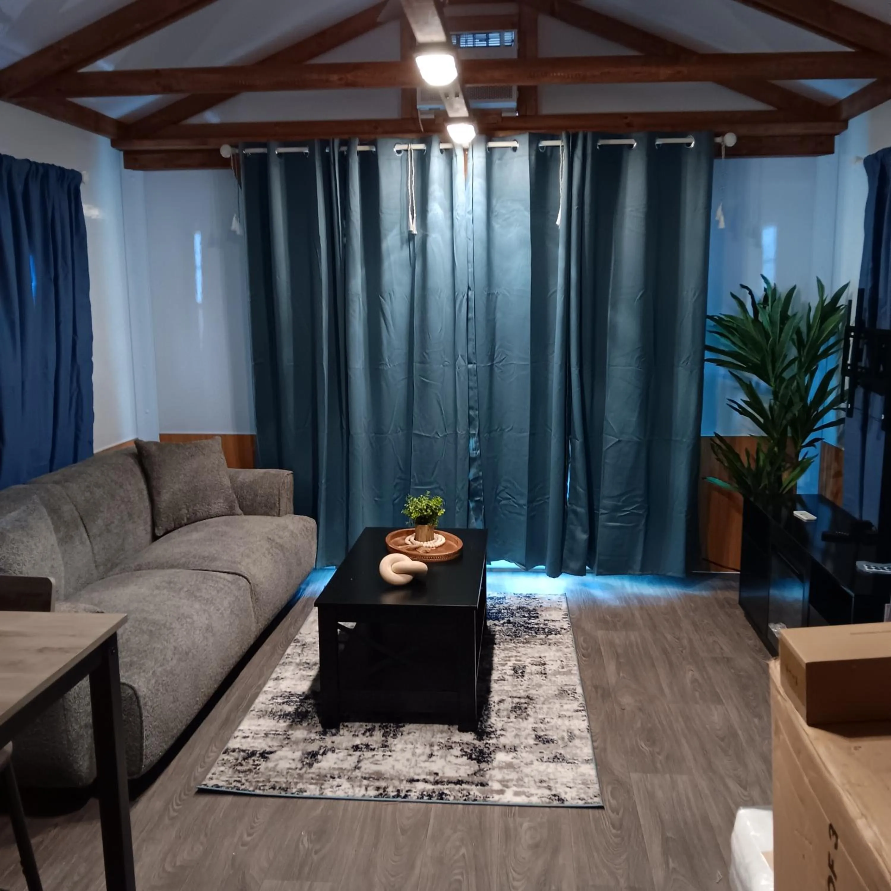 Living room in Aqua Lodges At Hurricane Hole Marina