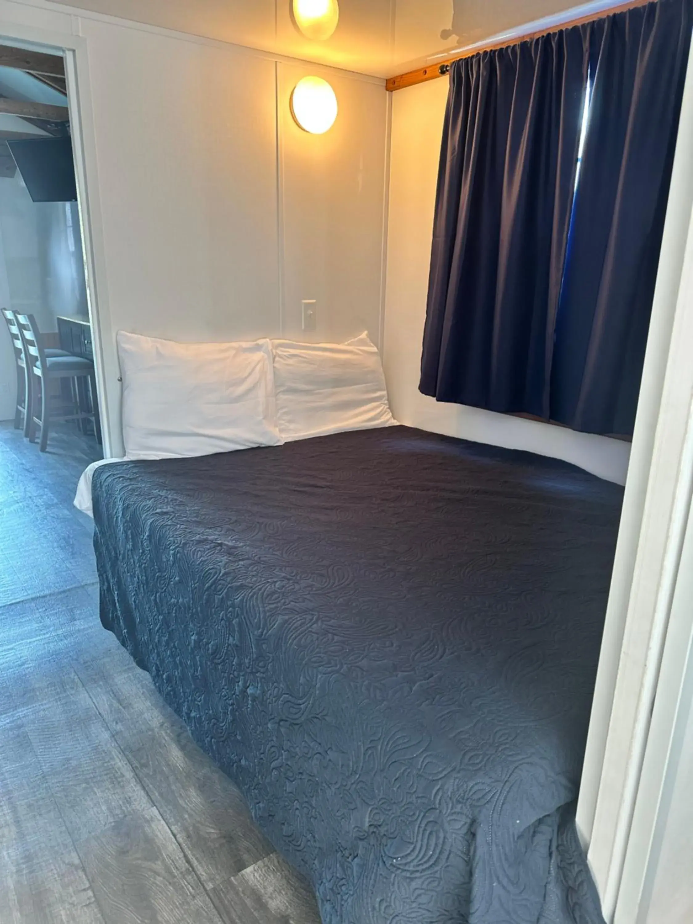 Bedroom, Bed in Aqua Lodges At Hurricane Hole Marina Bedroom, Bed in Aqua Lodges At Hurricane Hole Marina