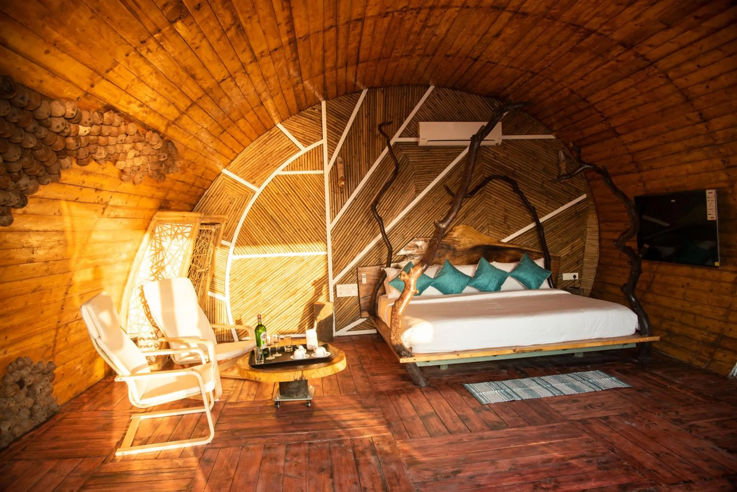 Living room, Bed in Obrigado by Craftels