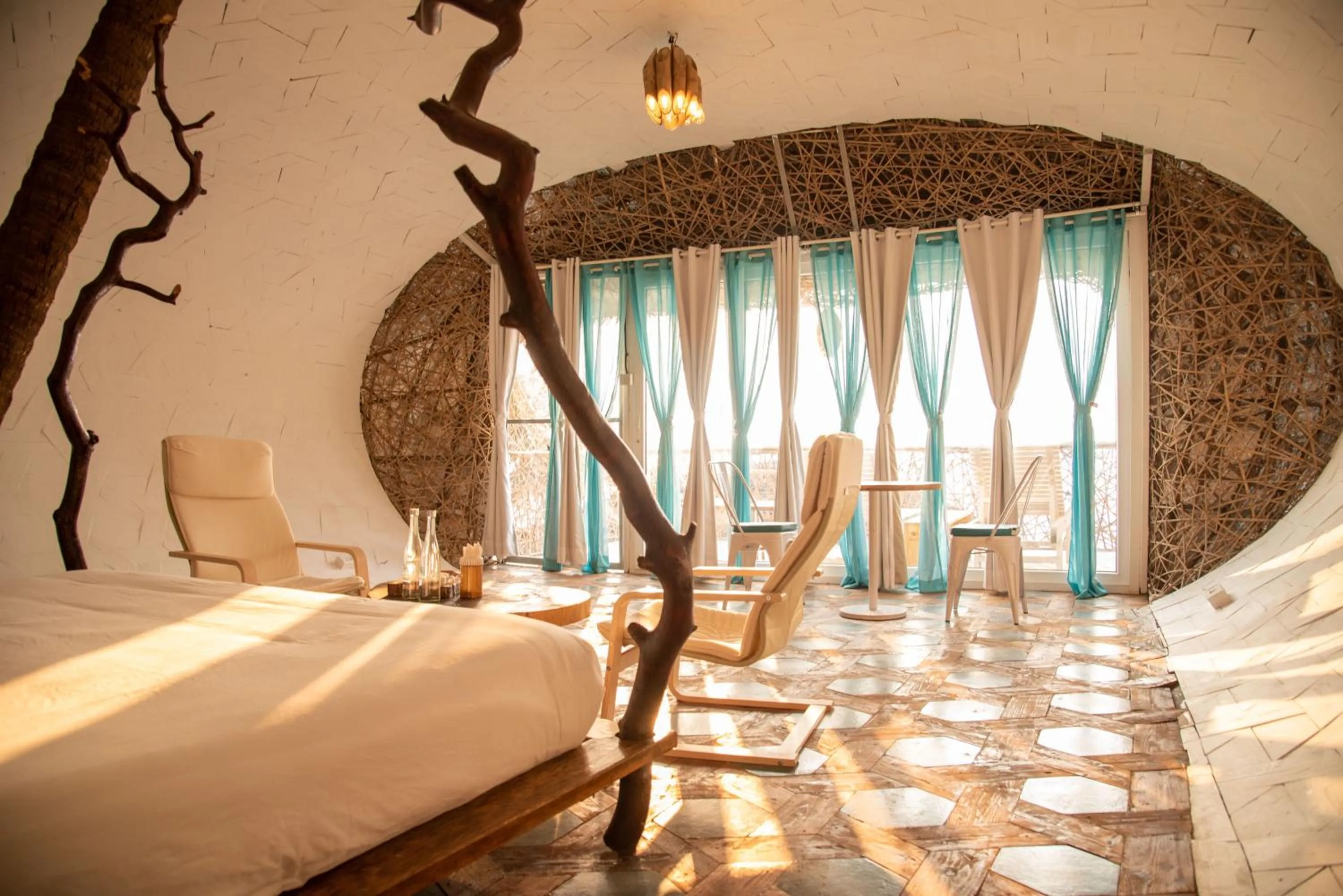 Photo of the whole room, Bed in Obrigado by Craftels