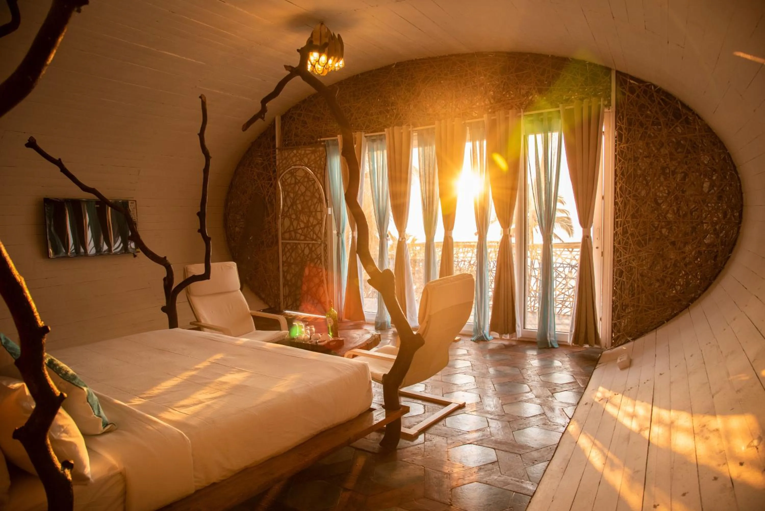 Restaurant/places to eat, Bed in Obrigado by Craftels