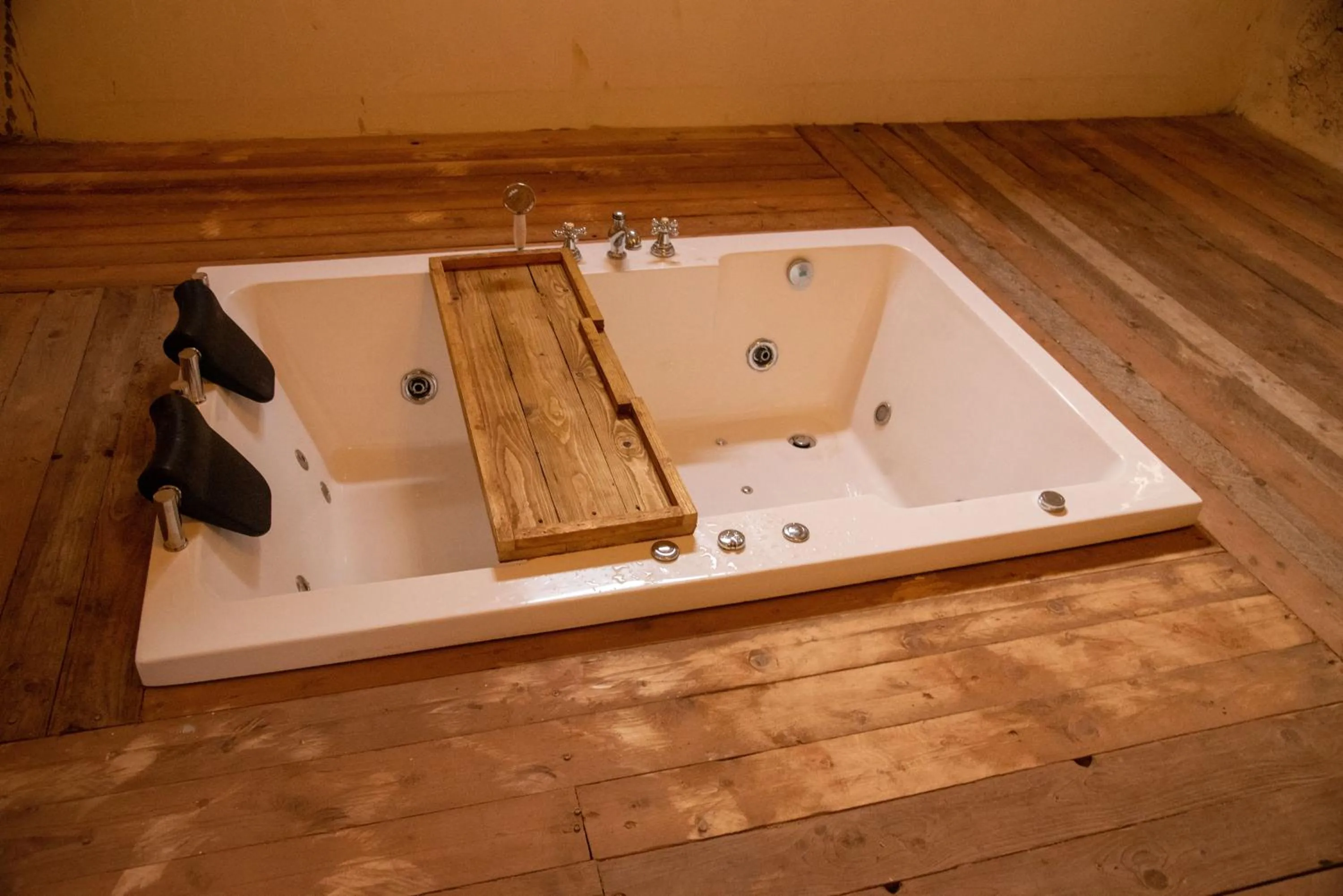 Bathroom in Obrigado by Craftels