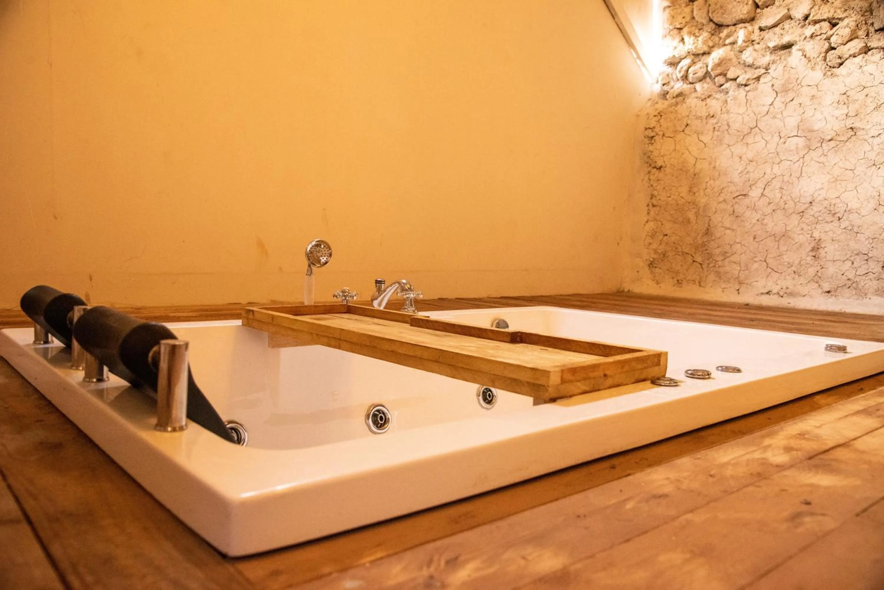 Bathroom in Obrigado by Craftels