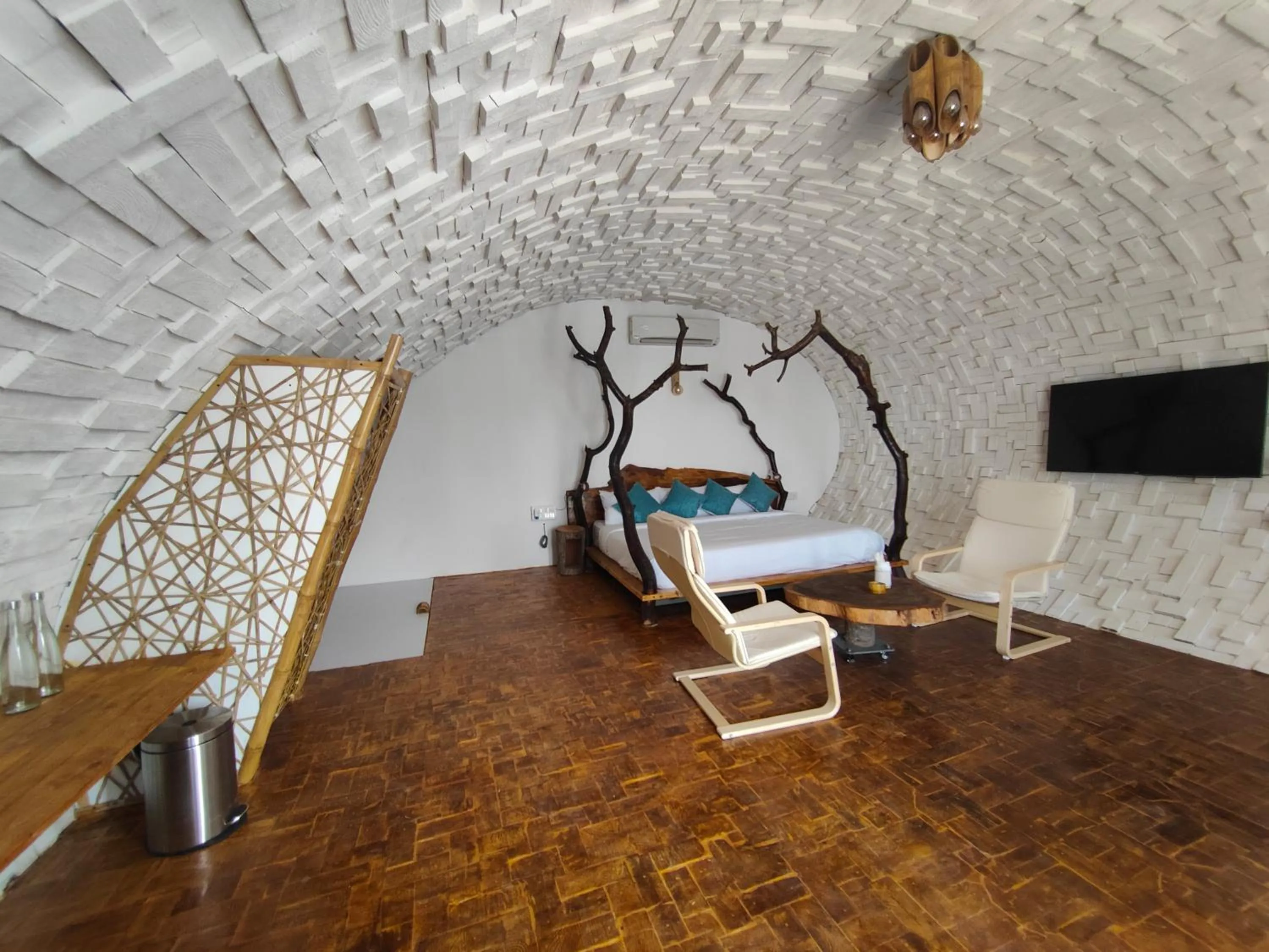 Communal lounge/ TV room in Obrigado by Craftels