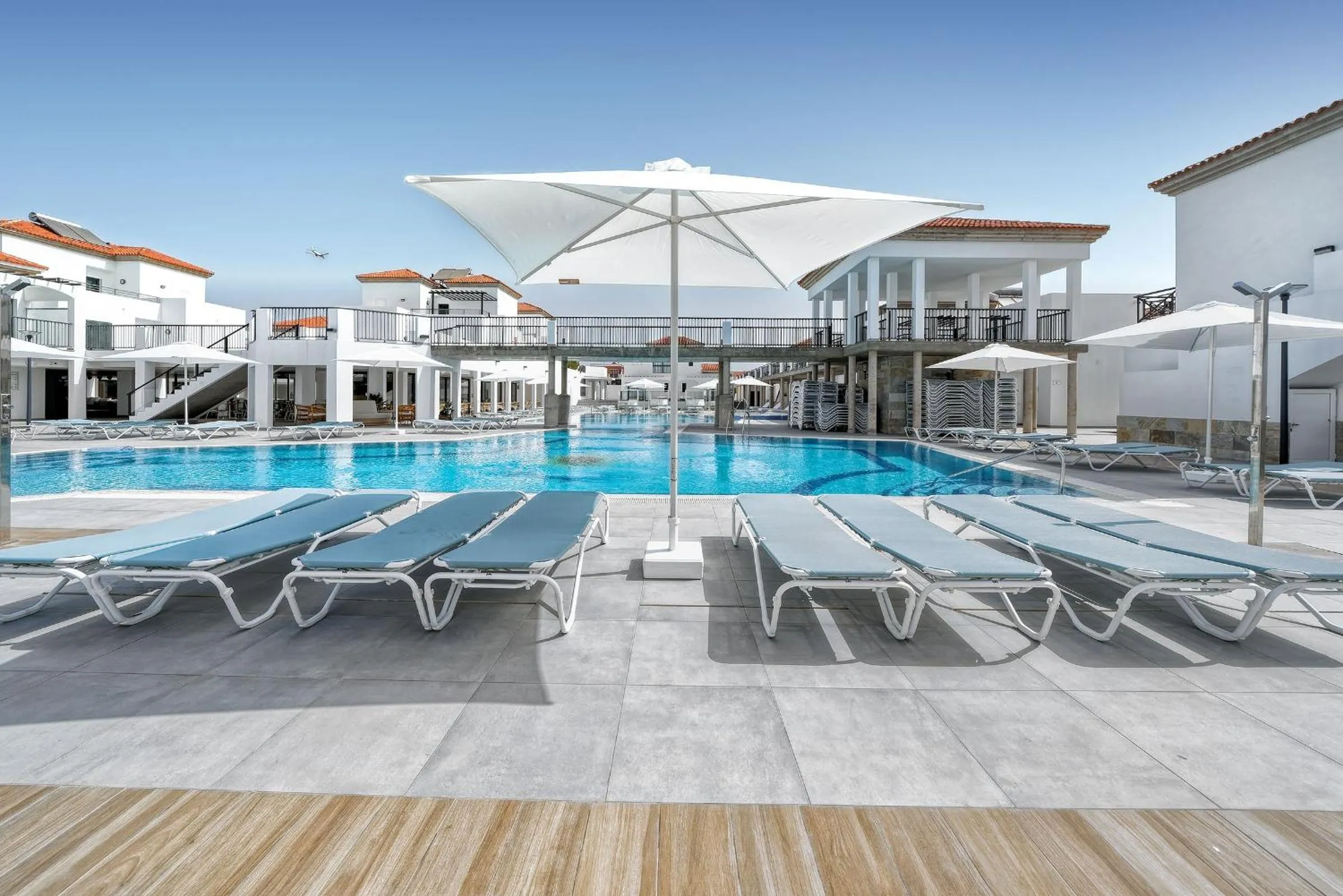 Broncemar Beach Suites