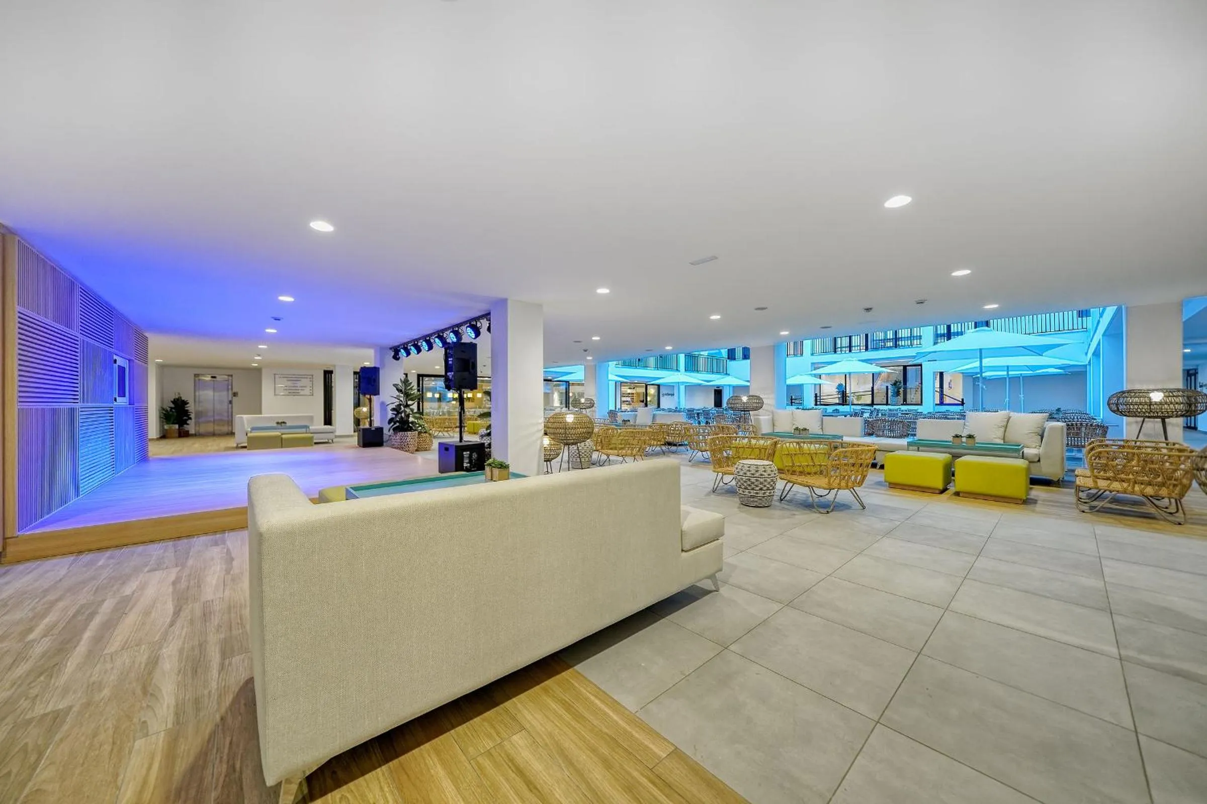 Broncemar Beach Suites