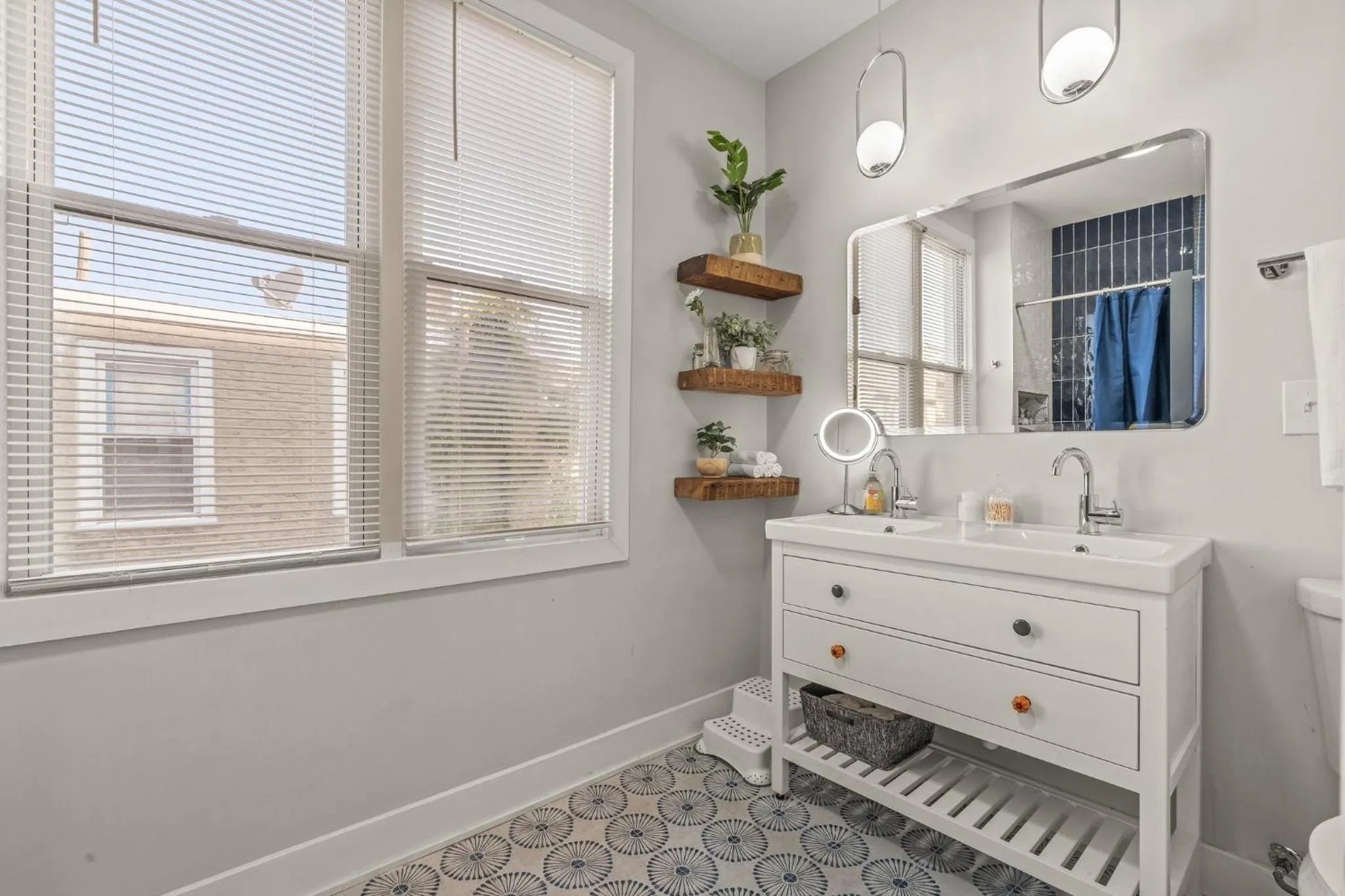 Bathroom, Bed in Kid-Friendly Fishtown Family Retreat with Game Room