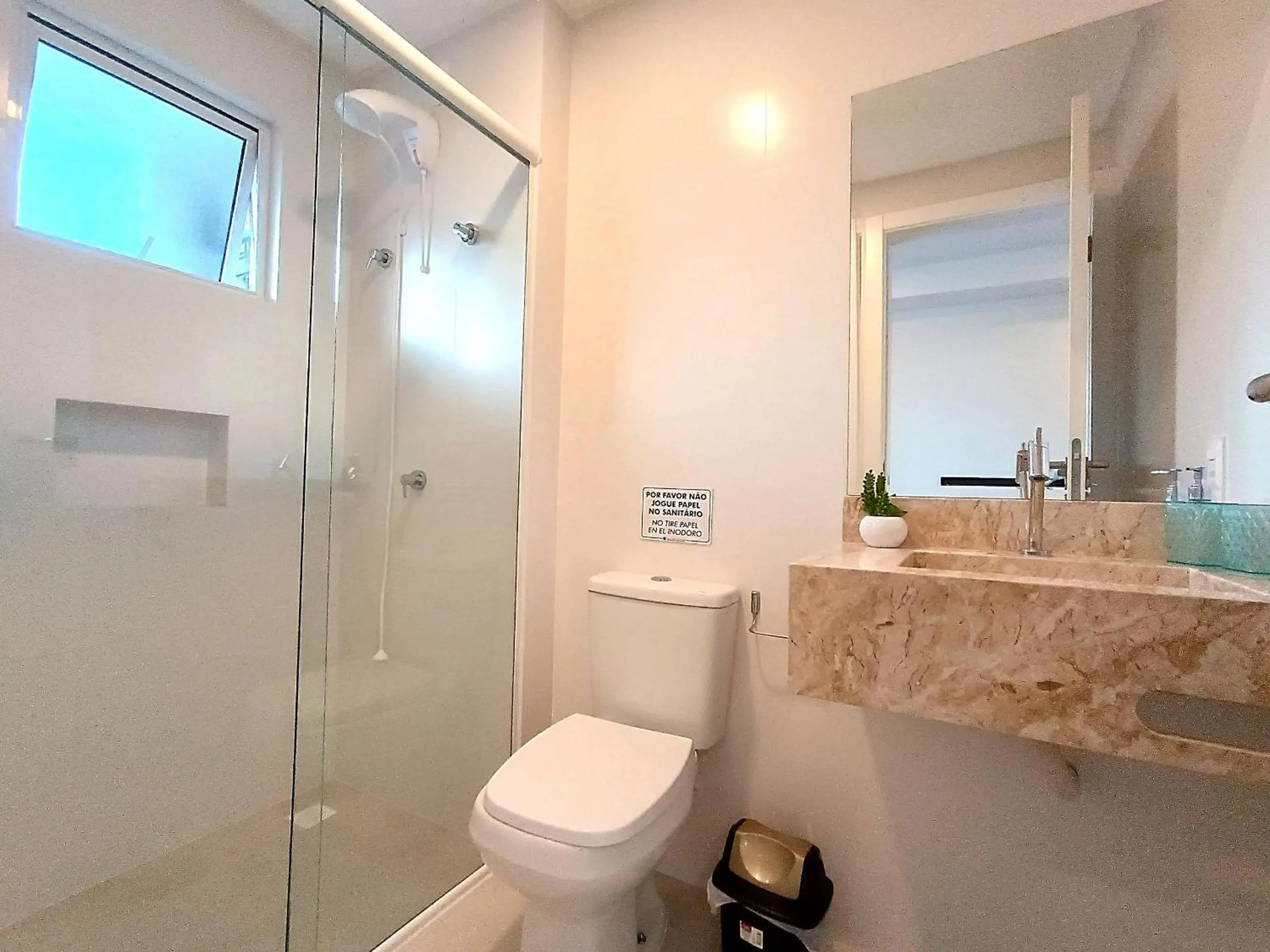 VDC-225 Moderno monoambiente a pocos mts del mar de Bombinhas